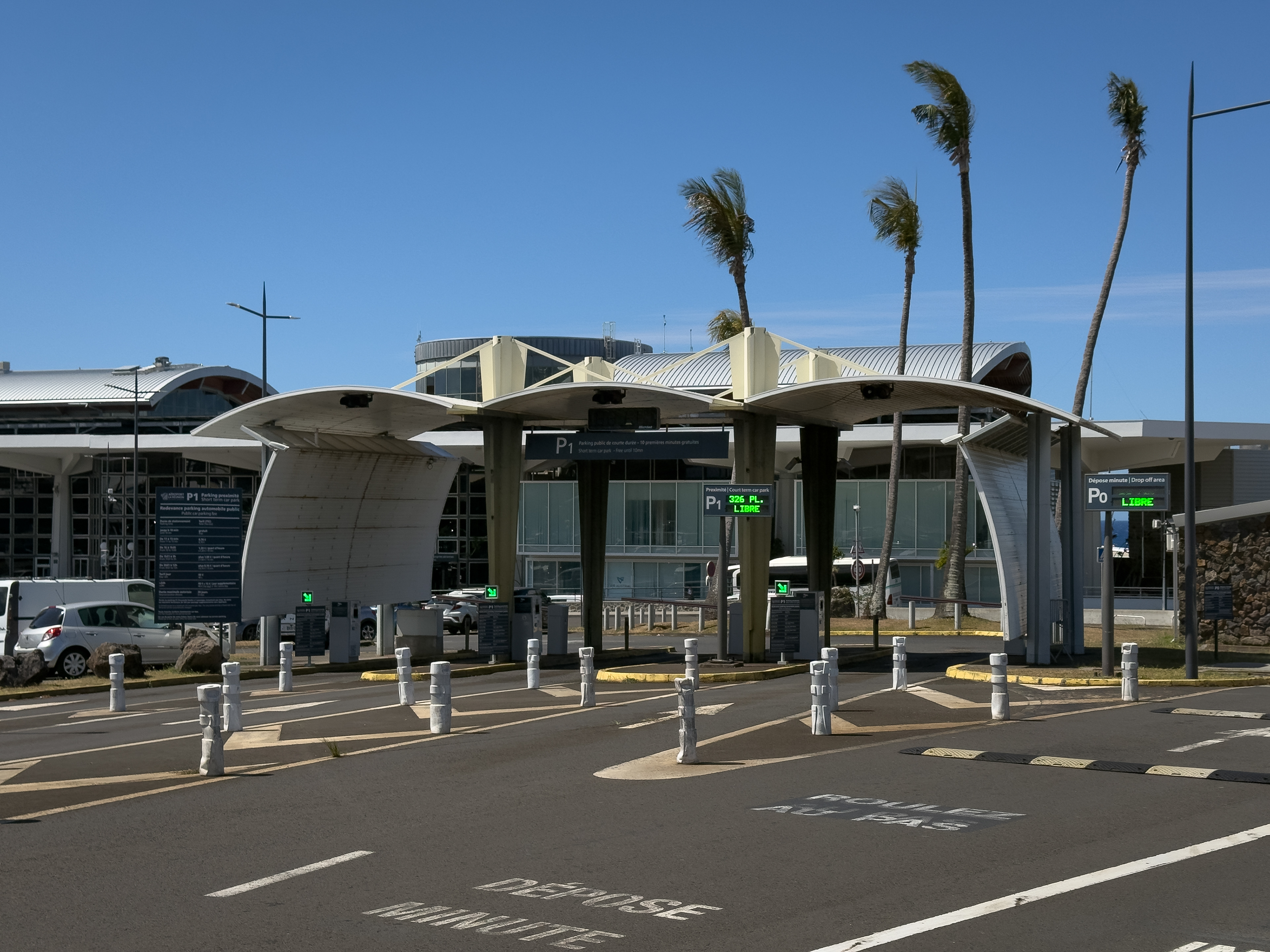 Photographie architecture tropicale réunion 974 Roland Garros aéroport  sainte-marie