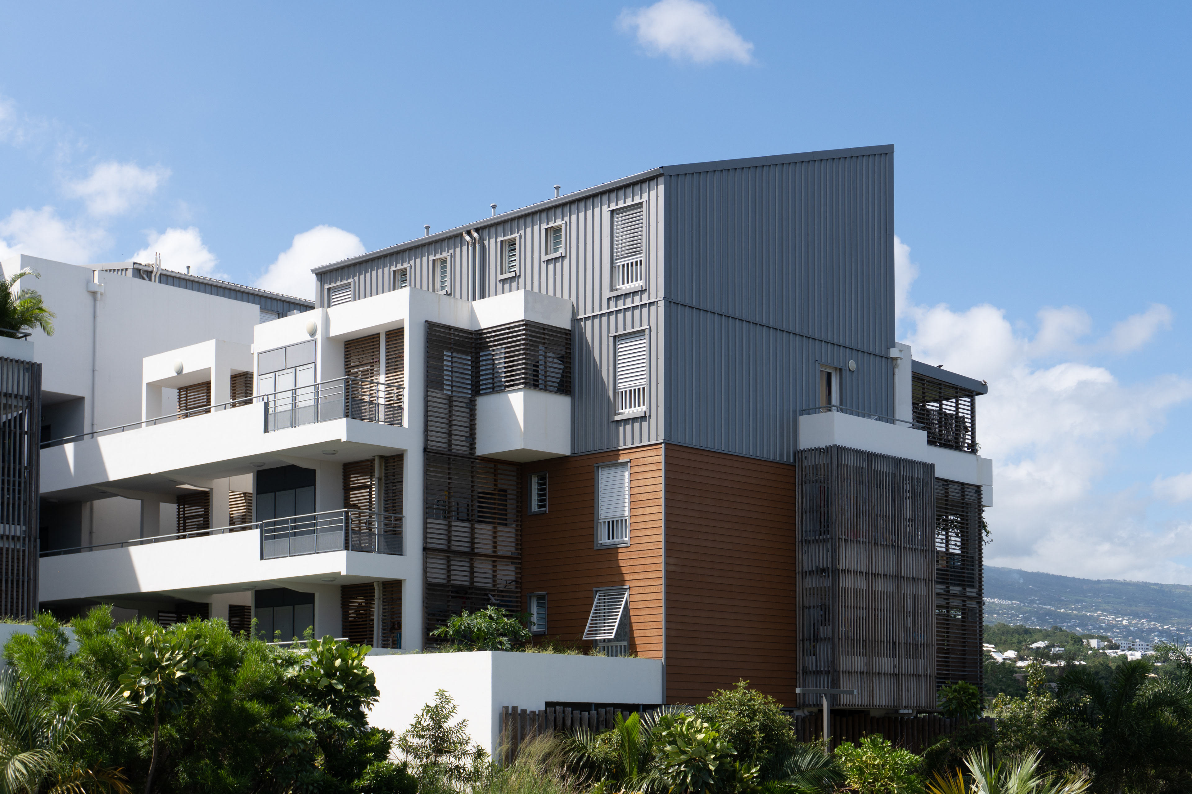 Photographie architecture bioclimatique tropicale drone réunion écoquartier coeurdeville possession treilles