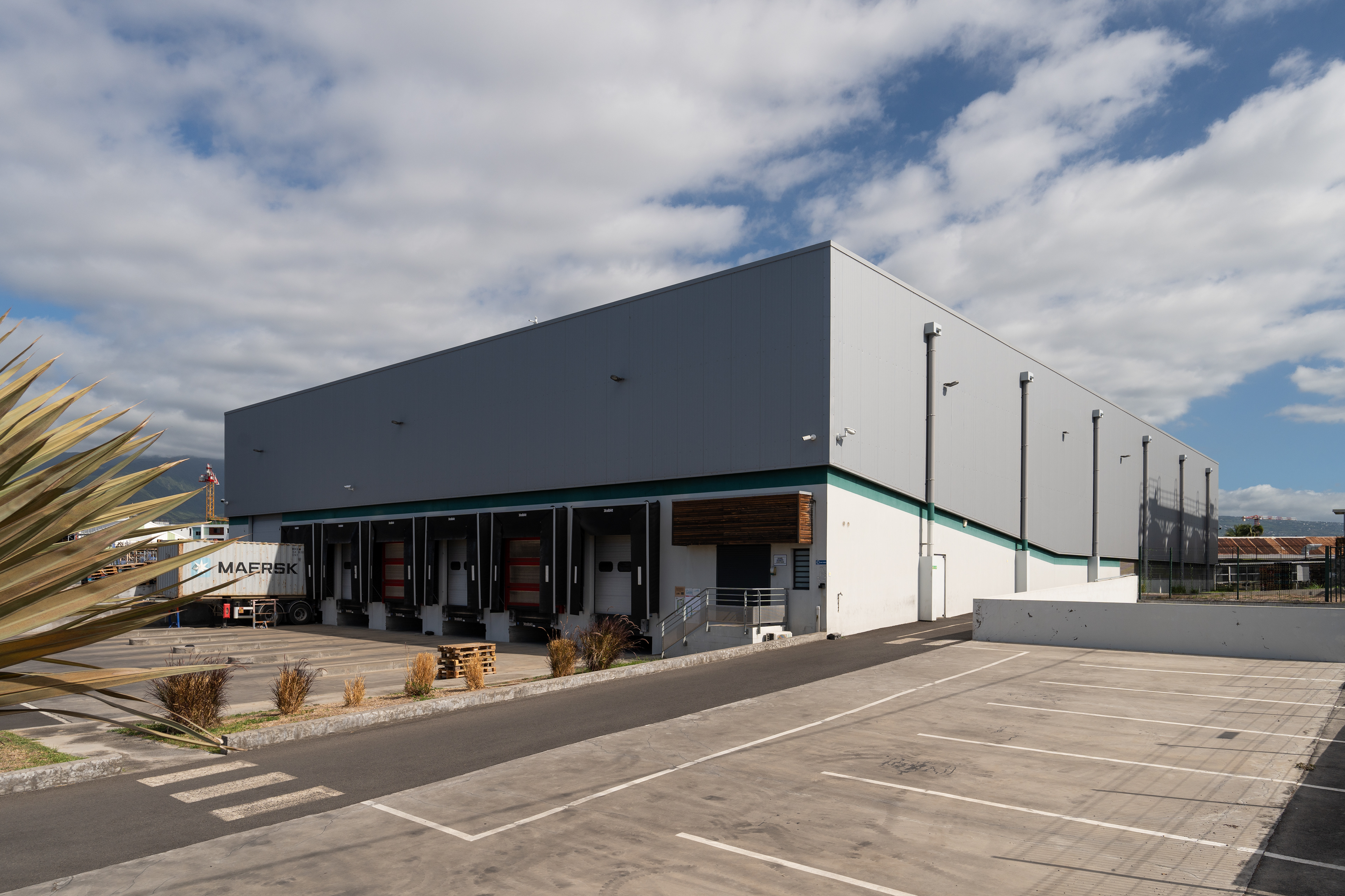 Photographie architecture réunion 974 lotek leport soboriz industriel entrepôt 