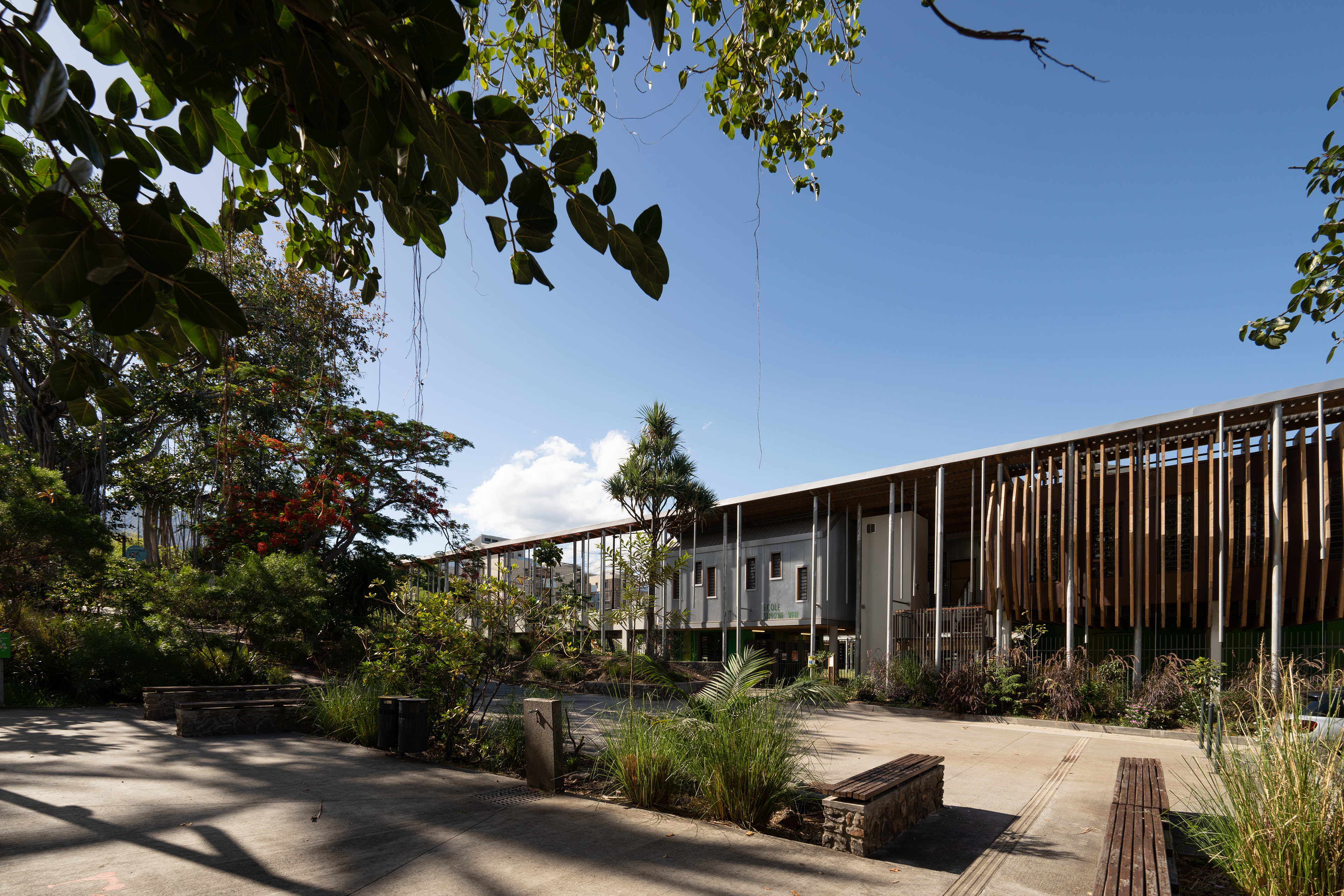 Photographie architecture tropicale réunion 974 altitude80 ecole simone veil possession coeurdeville