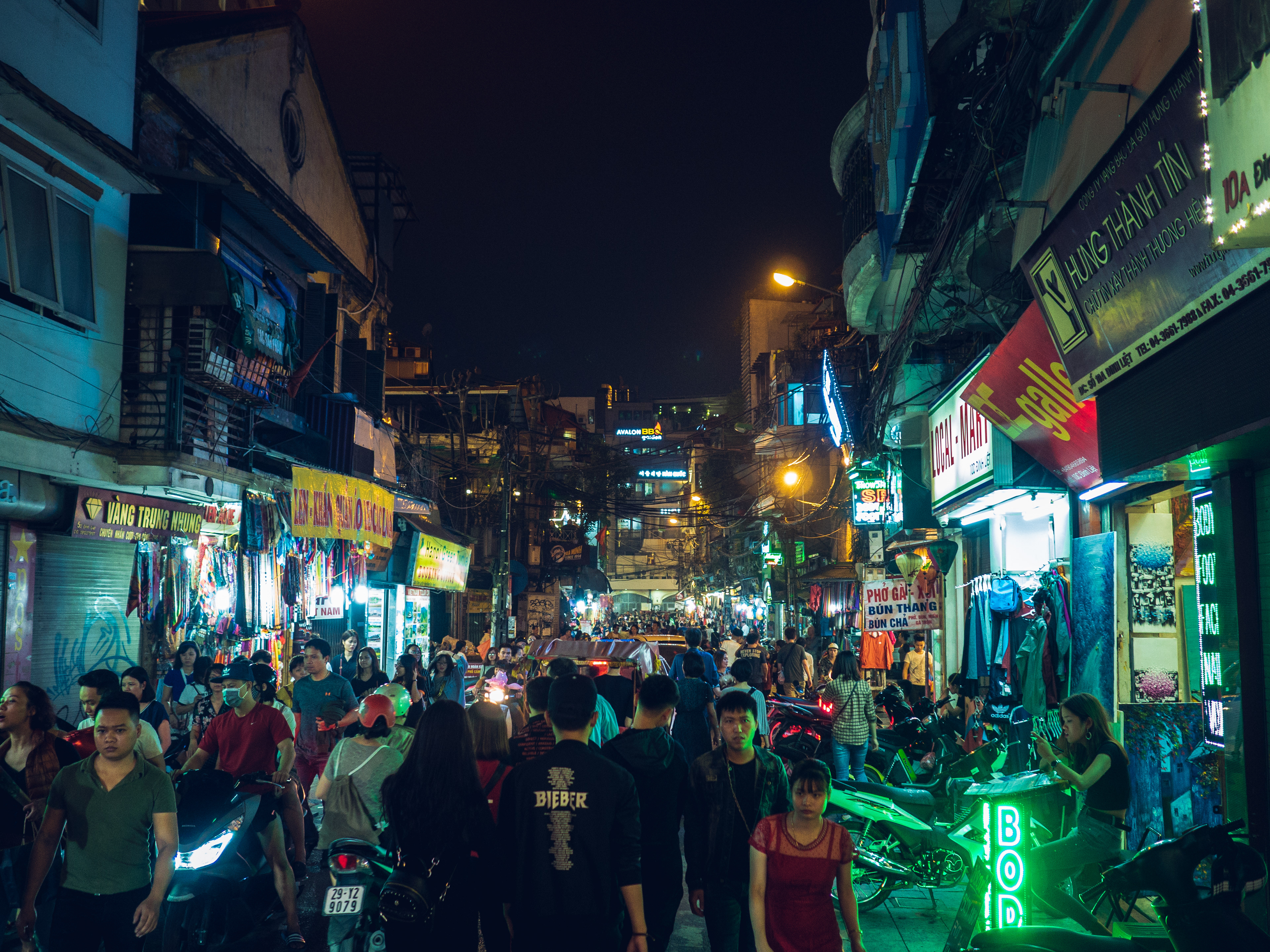 HANOI NIGHT MARKET