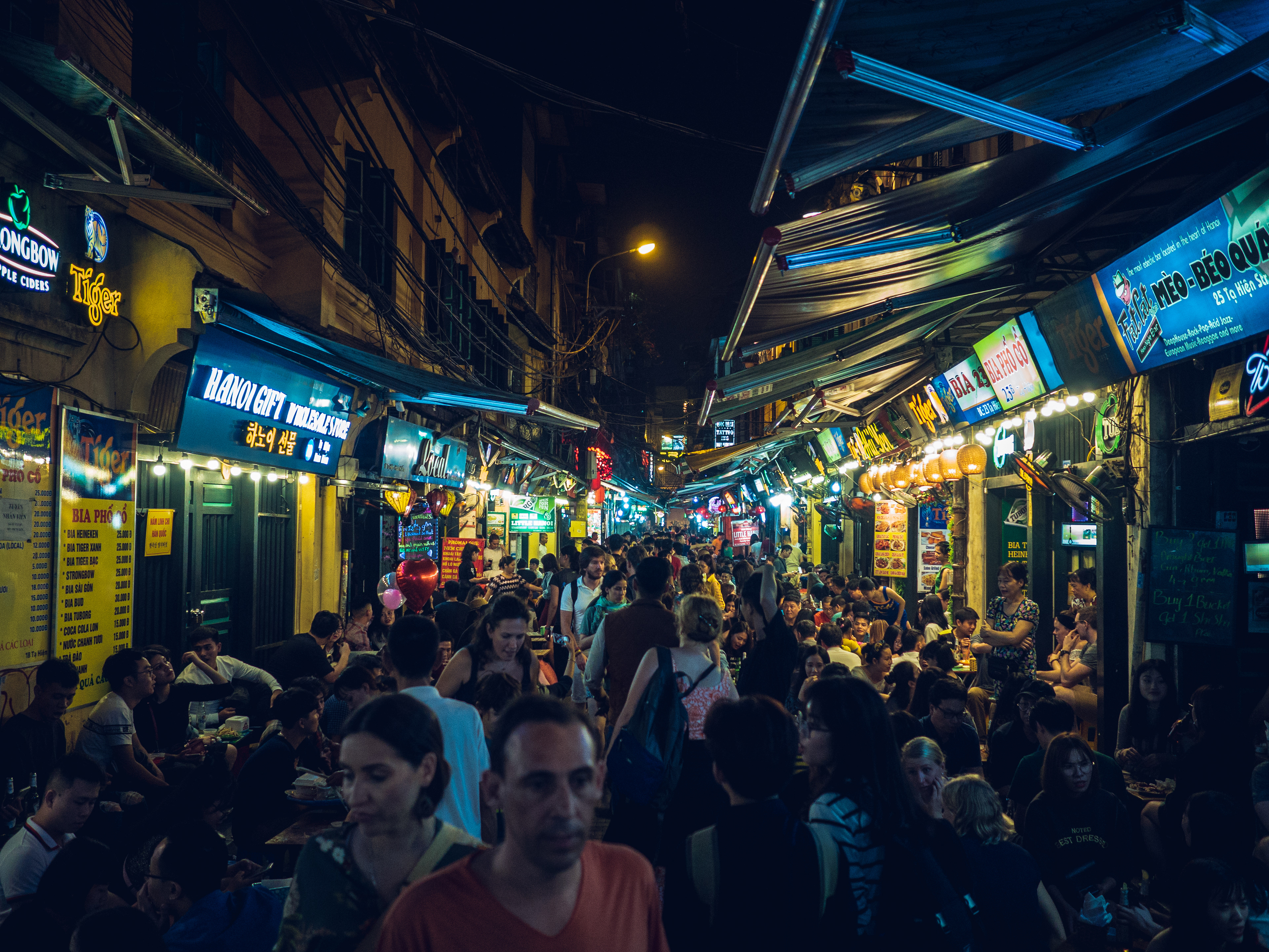 HANOI NIGHT MARKET
