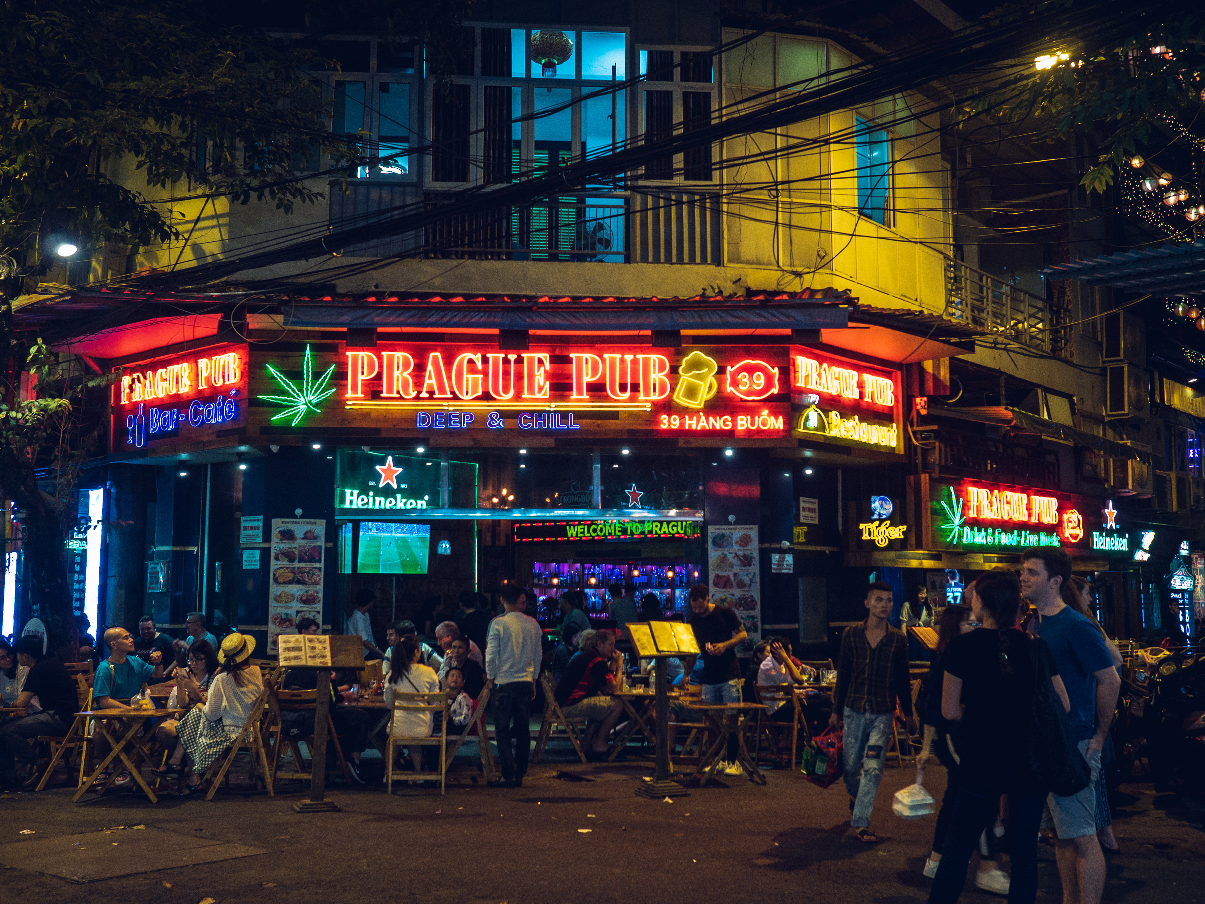 HANOI NIGHT MARKET