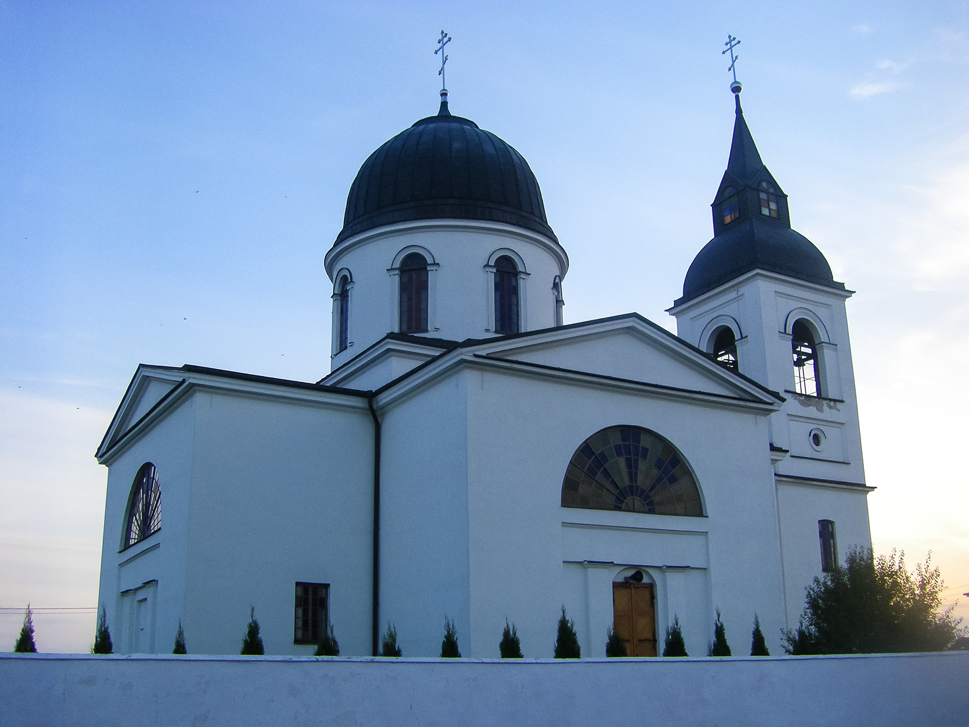 2014.08.29 | Cerkiew pw. Zaśnięcia Najświętszej Marii Panny w Zabłudowie - widok od ul. Adama Mickiewicza | fot. Małgorzata Kasperowicz
