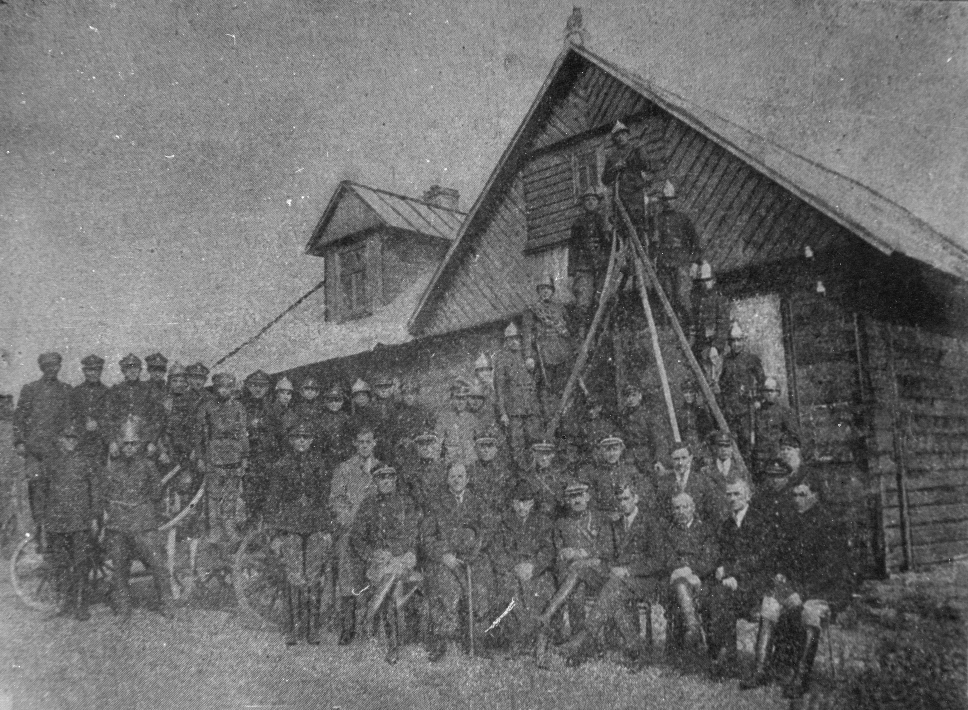 1927 | Zabłudów, pow. białostocki. Zarząd i Członkowie Korpusu | z arch. MOAK (kopia)