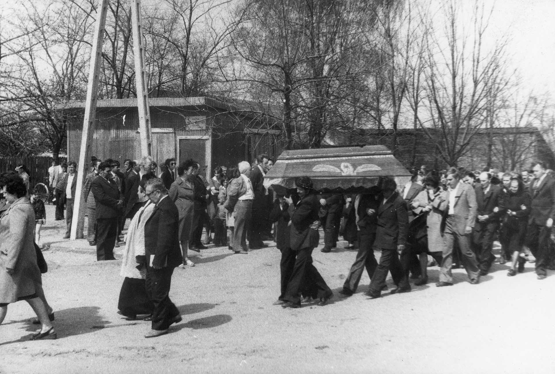 Lata 70. XX wieku (?) | Kondukt żałobny | z arch. Marii Drewnowskiej