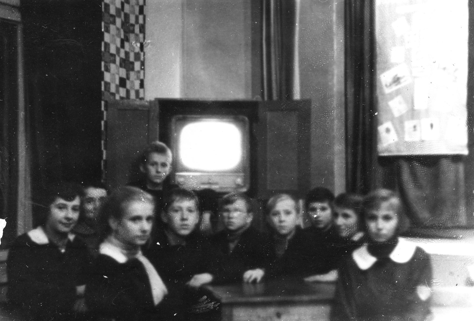 1963.09 | Telewizja w szkole - 7 sierpnia 1963 r. szkoła otrzymała telewizor marki Rubin 102 | z arch. Zespołu Szkolno-Przedszkolnego w Zabłudowie