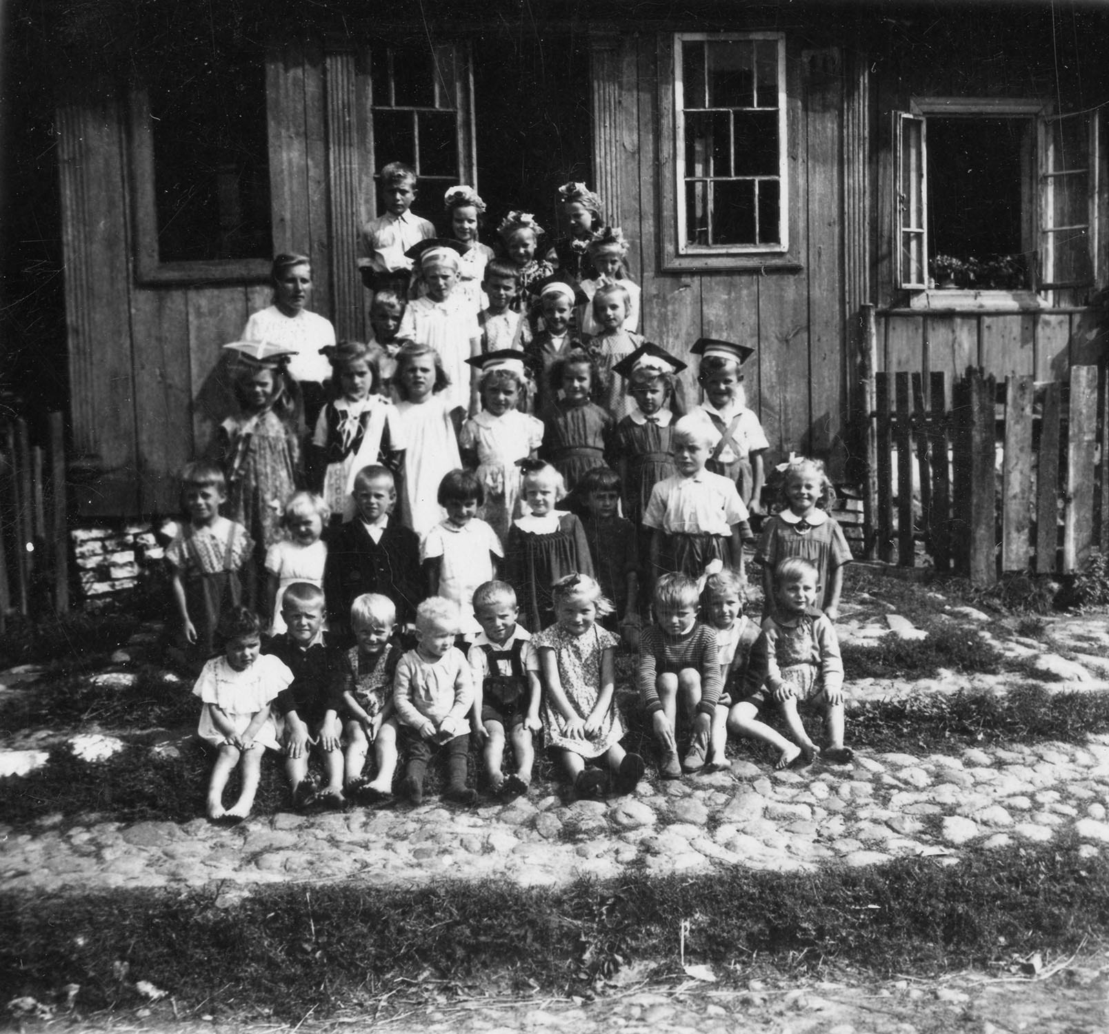 1949.10.01 | Przedszkole w Zabłudowie mieszczące się przy ul. 11-go Listopada (obecnie ul. Grzegorza Chodkiewicza) | z arch. Zespołu Szkolno-Przedszkolnego w Zabłudowie
