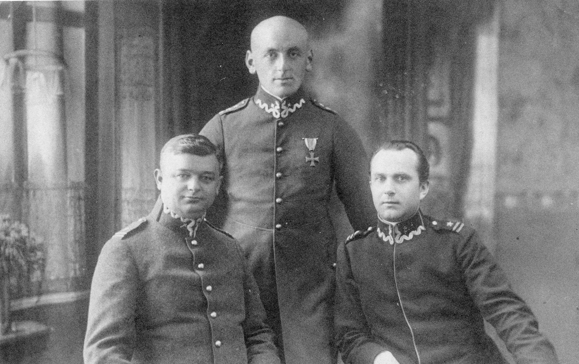 1922 | Od lewej kapelani: ks. płk Wiktor Szyłkiewicz (Zabłudowianin), ks. płk Jerzy Bogusław Ryszard Sienkiewicz (w 1937 r. był administratorem w Zabłudowie), błogosławiony ks. Michał Sopoćko | z arch. MOAK