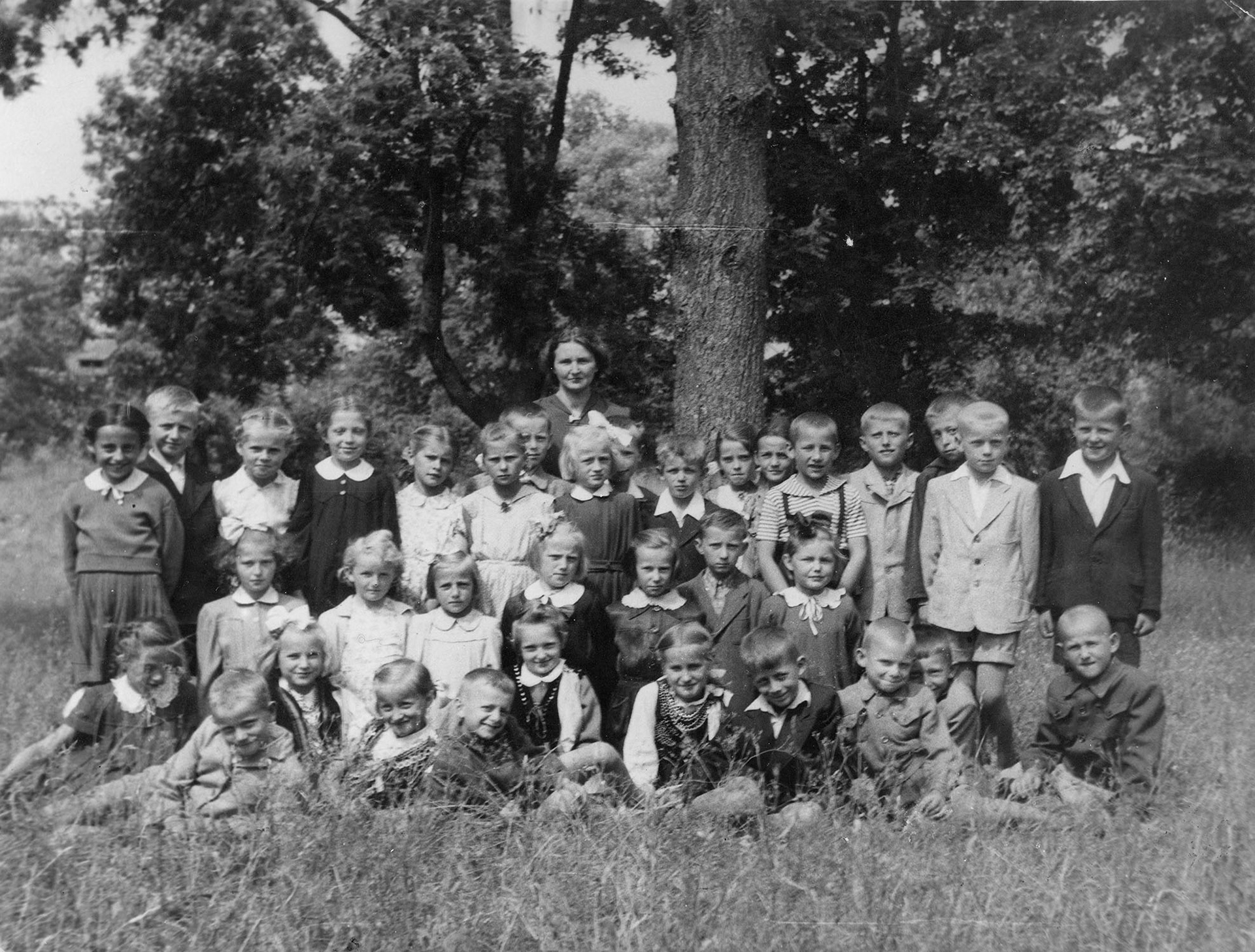 1955 | Stanisława Kupraszewicz z wychowankami | z arch. Janiny Suchowierskiej
