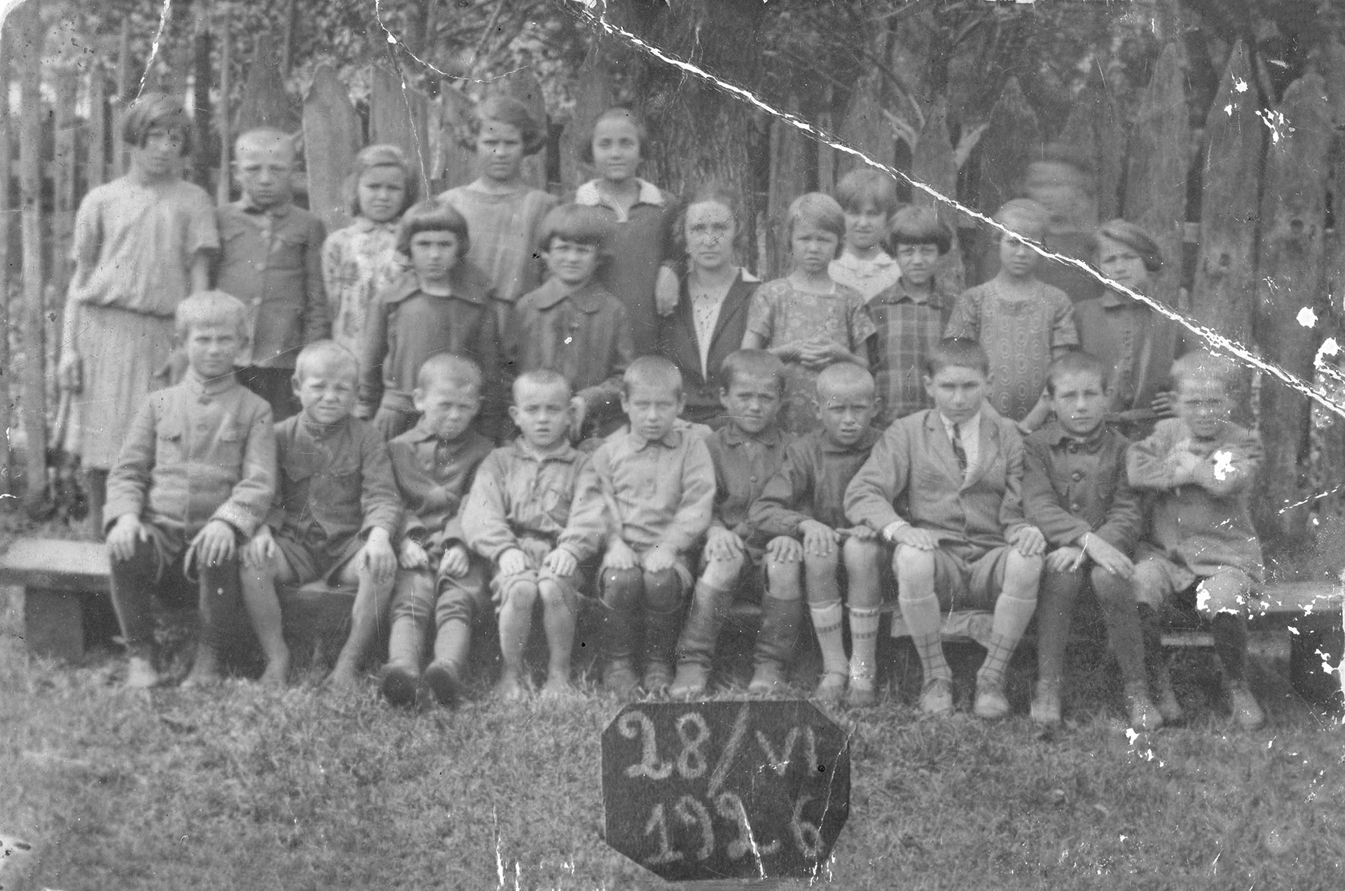 1926.06.28  |  Uczniowie Szkoły Powszechnej w Zabłudowie  |  z arch. Bogdana Matysewicza