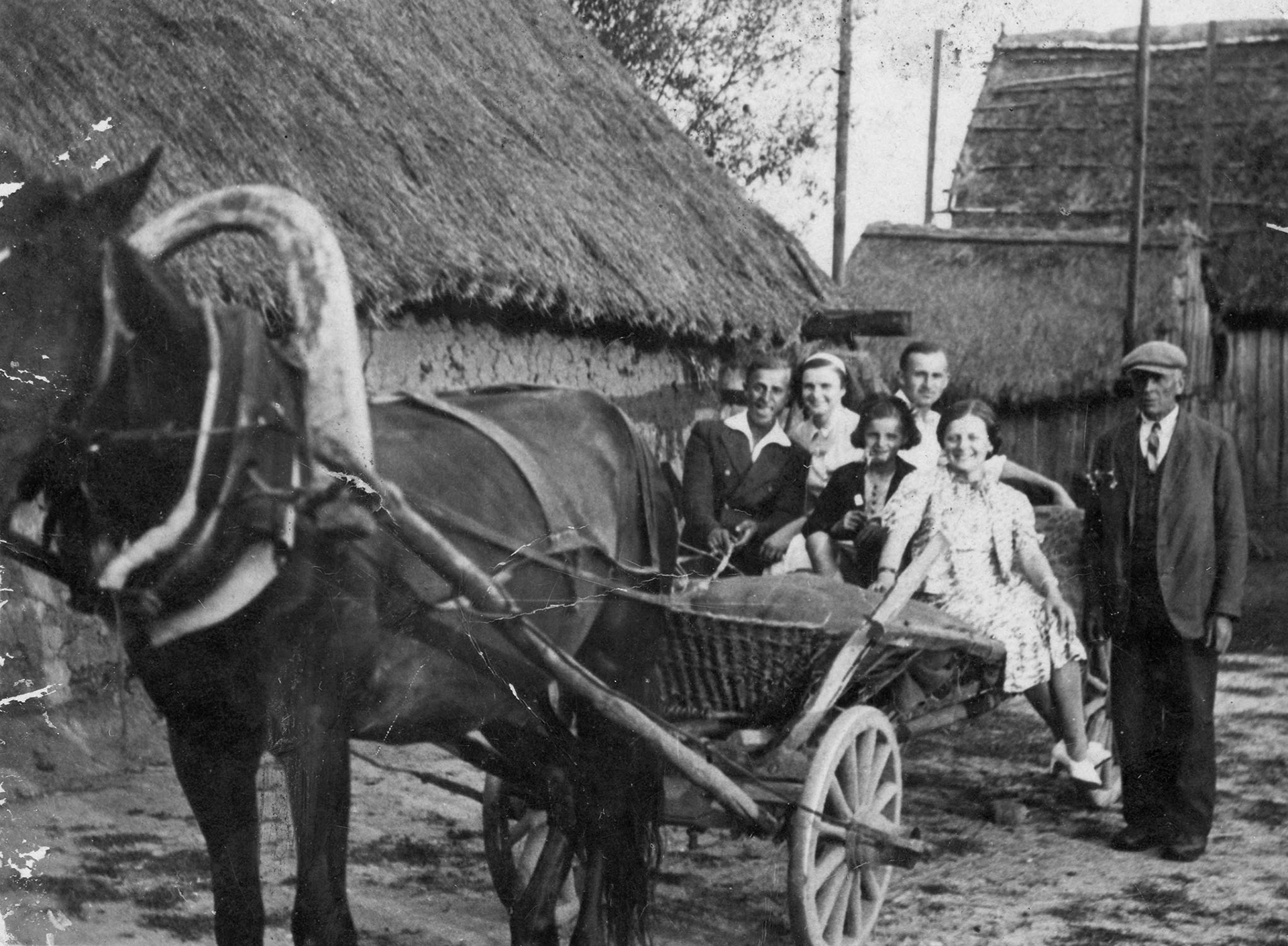 1939.06.29 | Rodzina Matysewiczów (Zabłudów, ul. 3-go Maja) | fot. Romanowicz W. - Kościuszki 2, Białystok - z arch. Bogdana Matysewicza