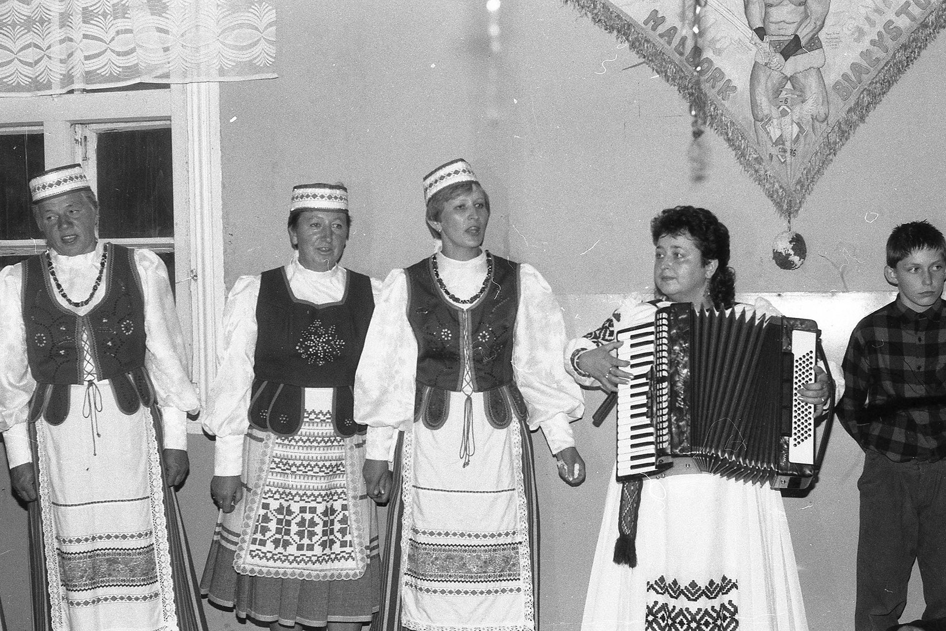 1995 | Festyn ludowy '95 w Rzepnikach - zespół Reczańka z Koźlik | z arch. MOAK