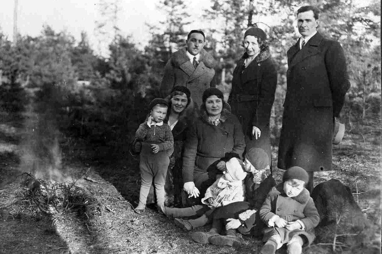 ok. 1938 | Życie towarzyskie w Zabłudowie - od lewej: p. Przygoda - weterynarz z żoną i synem, Leokadia Glinka z d . Lewkowicz, Aleksander Staniszewski - Burmistrz Zabłudowa (w okresie 05.1938 - 09.1939 r.) z żoną | z arch. Teresy Grzeszak