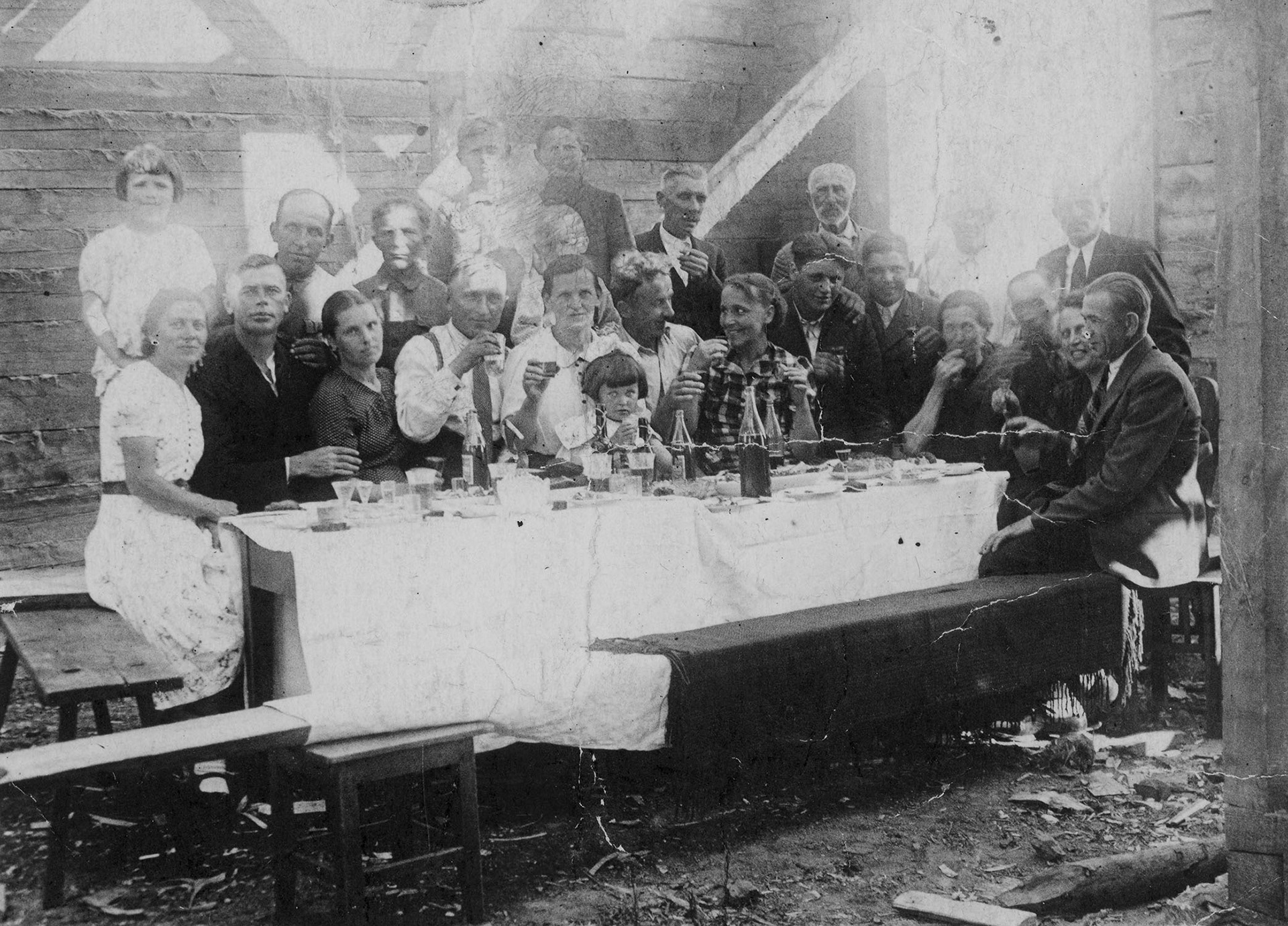 Lata 30. XX wieku | Wiankowe podczas budowy domu Państwa Minków - od lewej Olga i Jan Omelianiukowie, Jakub Minko i Leokadia Minko, druga od prawej Irena Mioduszewska | z arch. Agnieszki Dudzińskiej