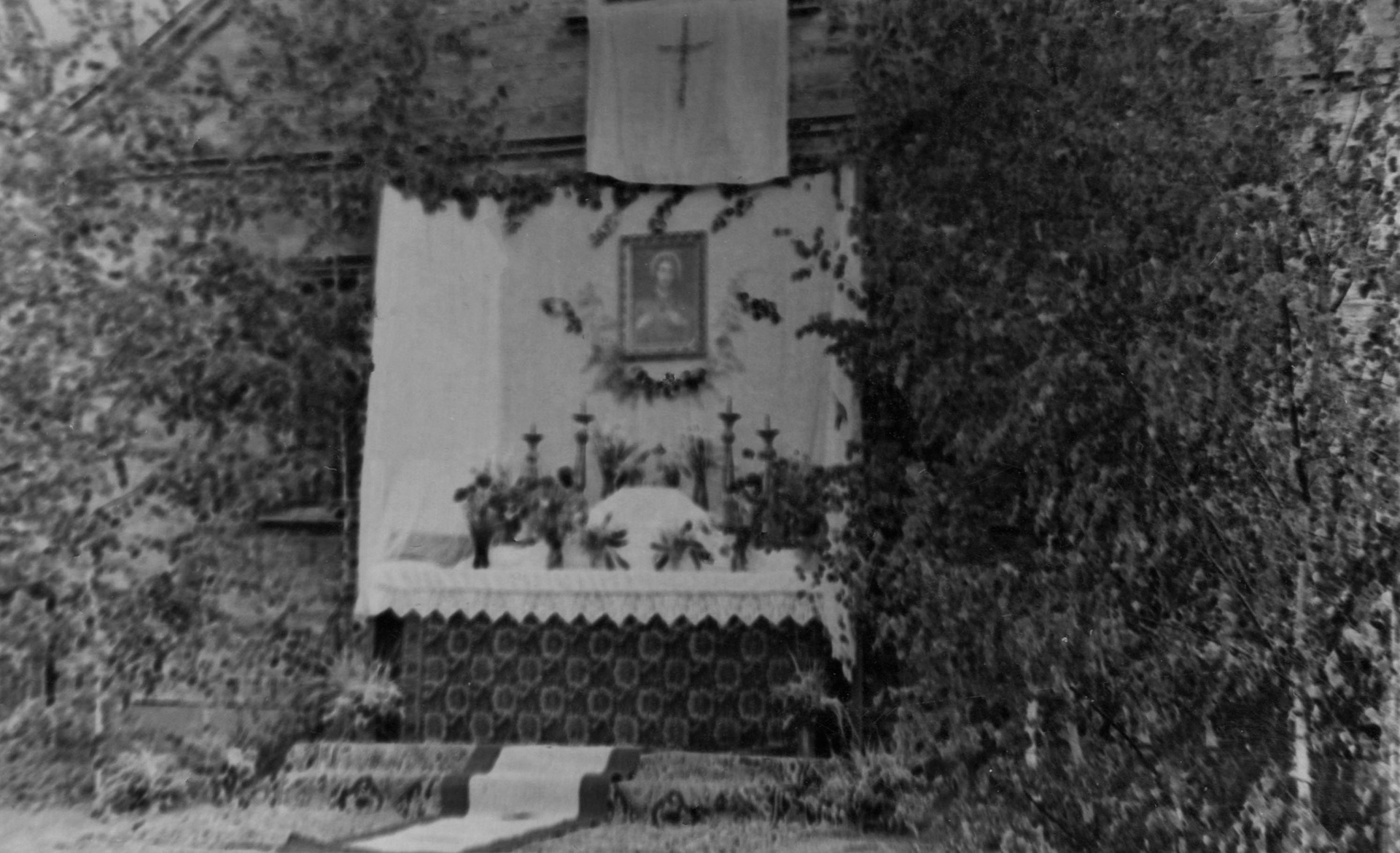 Lata 50. XX wieku | Udekorowany ołtarz | z arch. Macieja Roguckiego