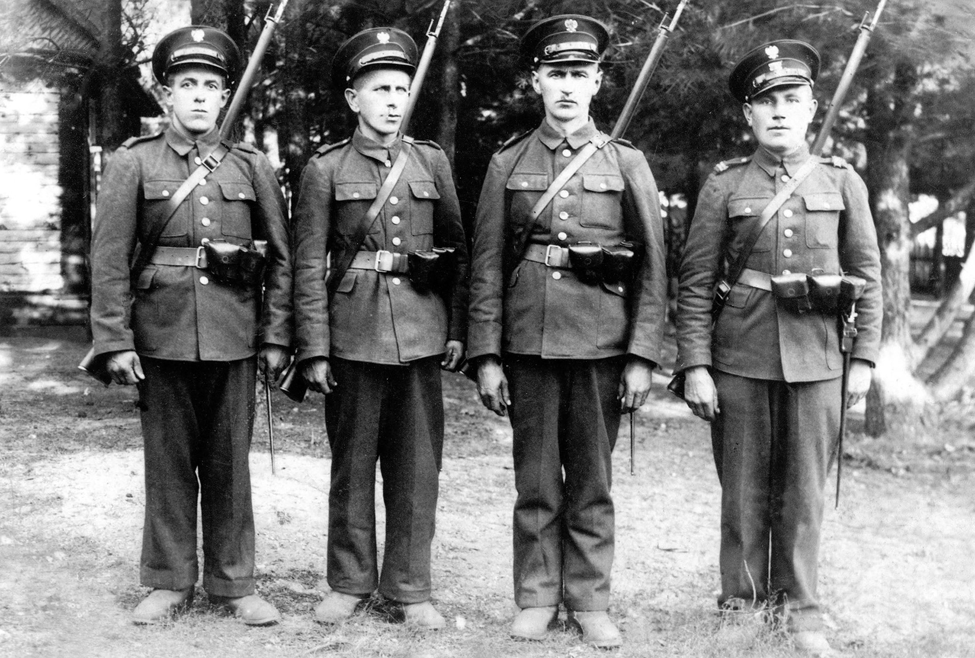 1939 | Żołnierze z Folwarków Małych - od lewej: Kuczyński Władysław, Romanowicz Jan, Prończuk Franciszek, Rakowski Konstanty | z arch. MOAK