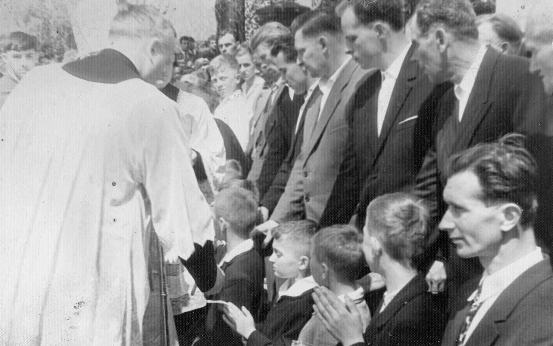 1960 | Zabłudów - kościół pw. Świętych Apostołów Piotra i Pawła w Zabłudowie - Bierzmowanie | z arch. Tadeusza Jarosławskiego
