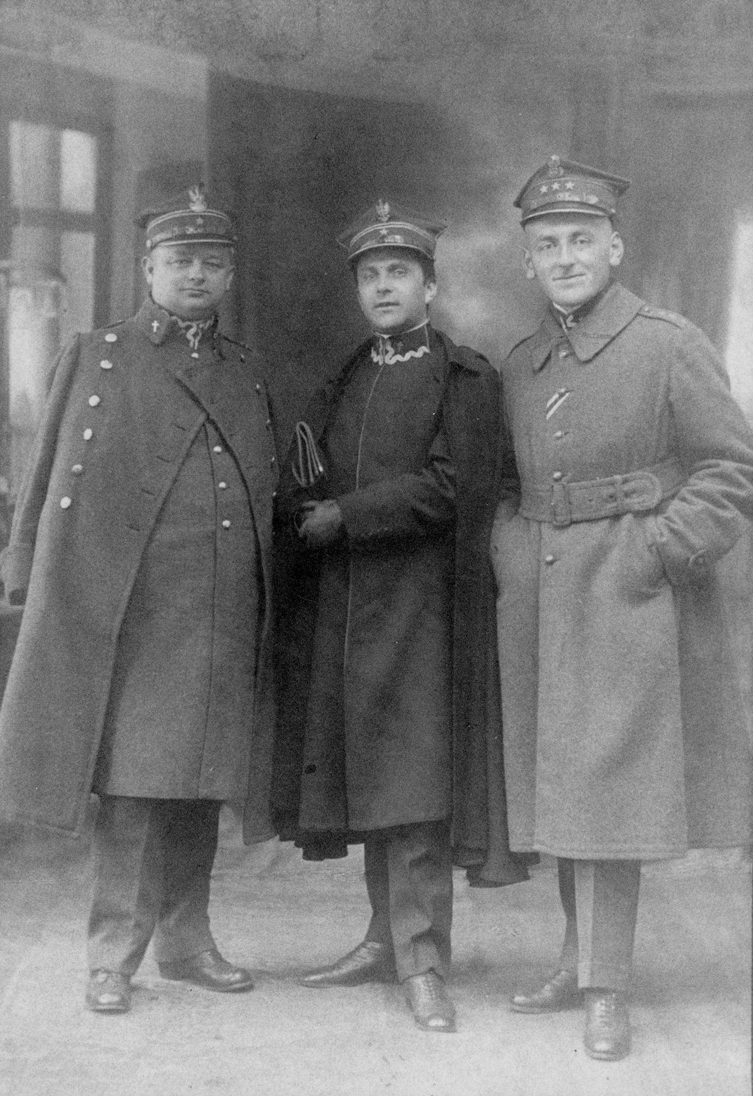 1922 | Od lewej kapelani: ks. płk Wiktor Szyłkiewicz (Zabłudowianin), bł. ks. Michał Sopoćko, ks. Jerzy Bogusław Ryszard Sienkiewicz (w 1937 r. administrator w Zabłudowie) | z arch. MOAK
