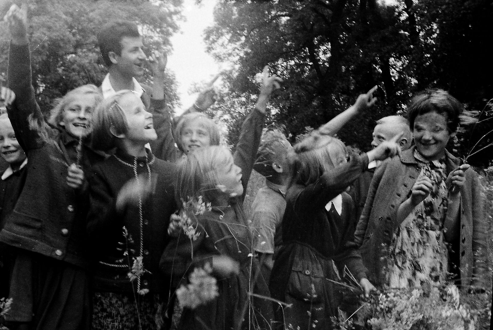 1961-63 | Zajęcia w pobliskim Parku Dworskim w Zabłudowie | z arch. Stanisława Bekisza