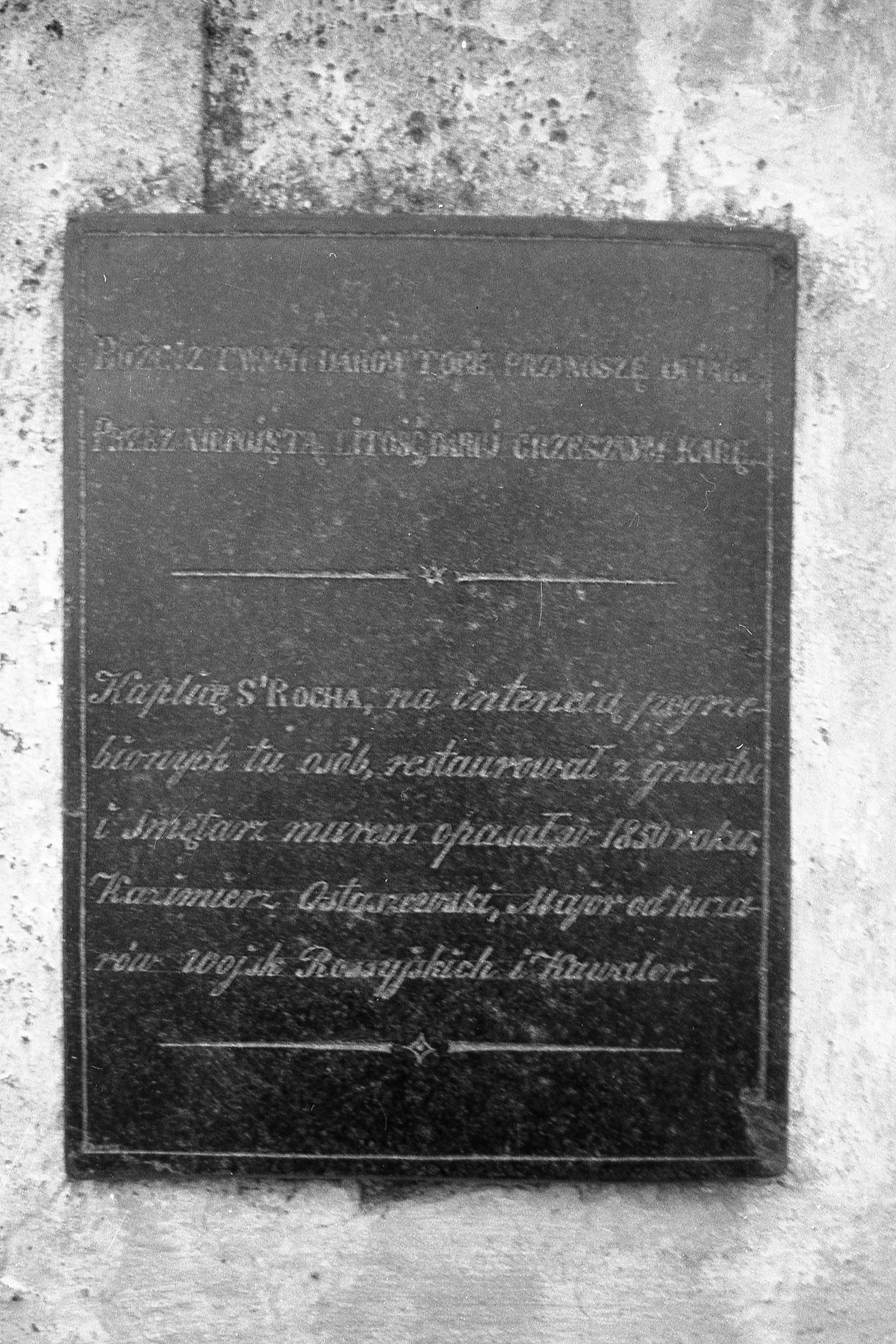 Lata 80. XX wieku | Tablica umieszczona na elewacji kaplicy św. Rocha | z arch. MOAK
