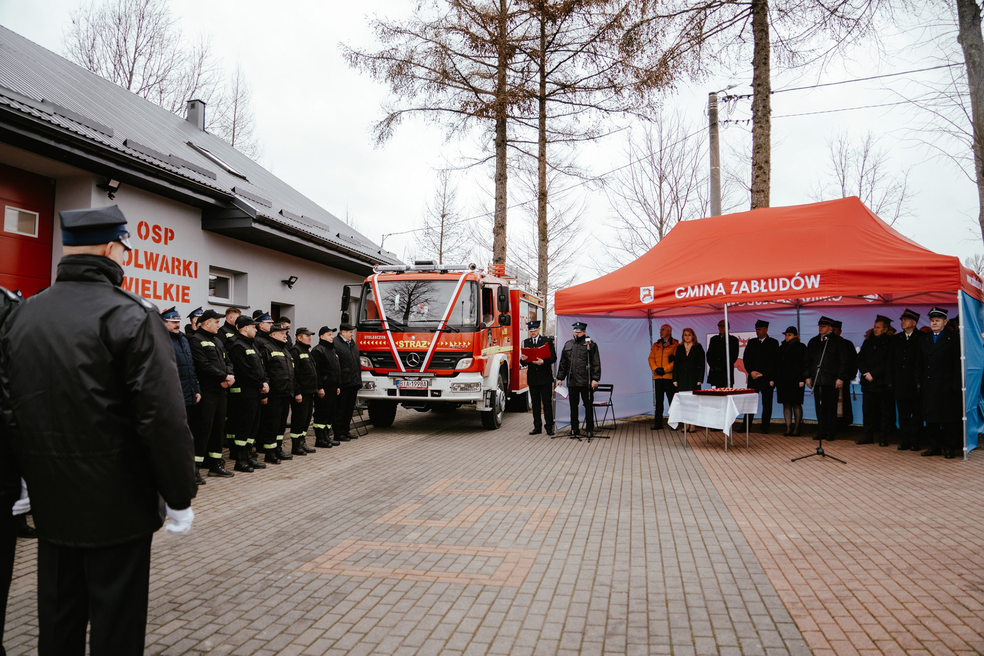2024.02.04 | Uroczyste przekazanie i poświęcenie wozu strażackiego Ochotniczej Straży Pożarnej w Folwarkach Wielkich | fot. Marcin Ciuchniecki