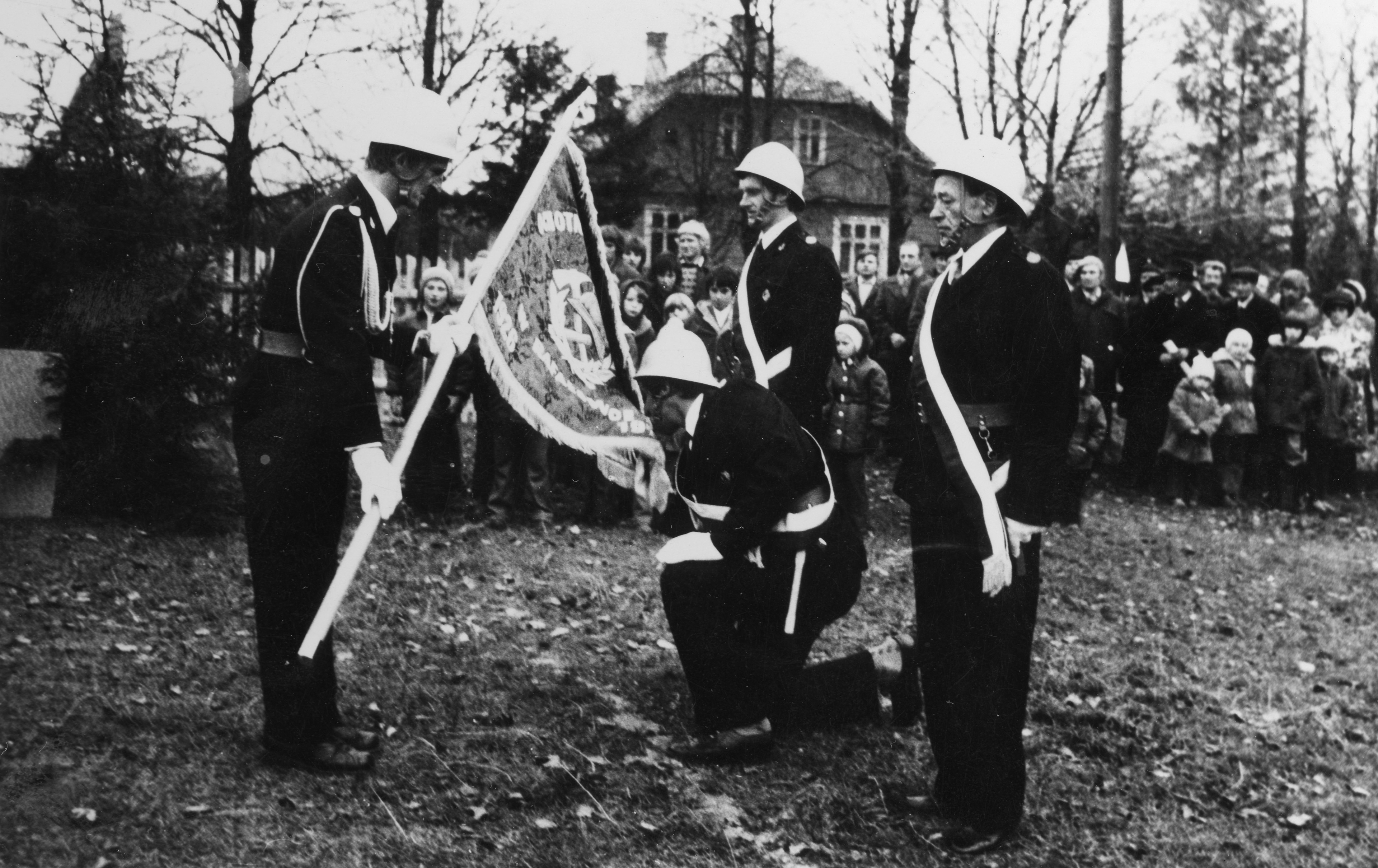 1976.11.07 | 50-lecie OSP w Rafałówce - uroczyste wręczenie sztandaru | z arch. Urzędu Miejskiego w Zabłudowie