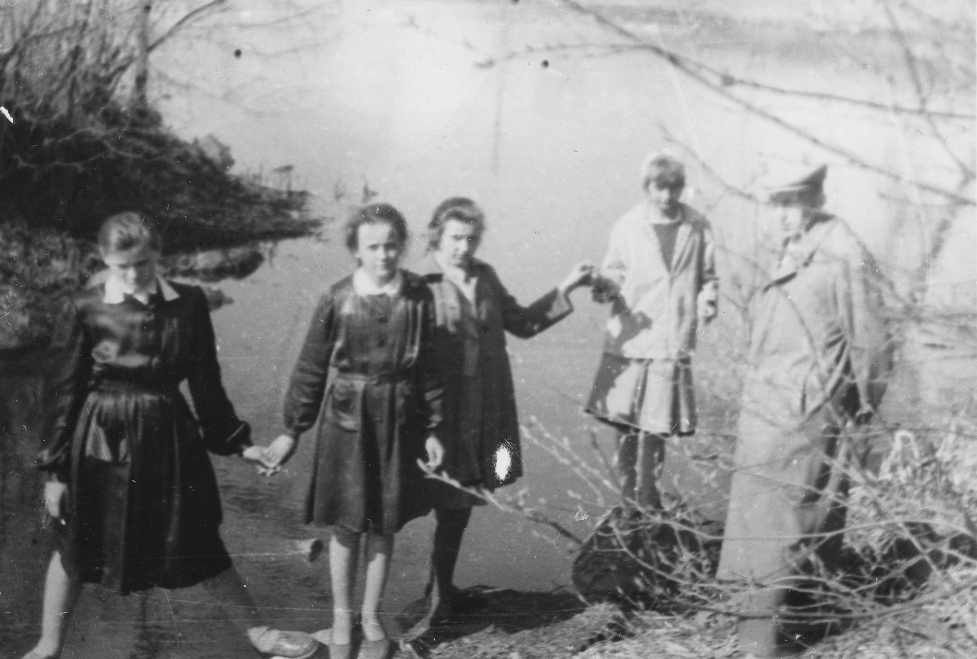 1961.06.12 | Nad Melecinką... (rzeka Rudnia) | z arch. Zespołu Szkolno-Przedszkolnego w Zabłudowie