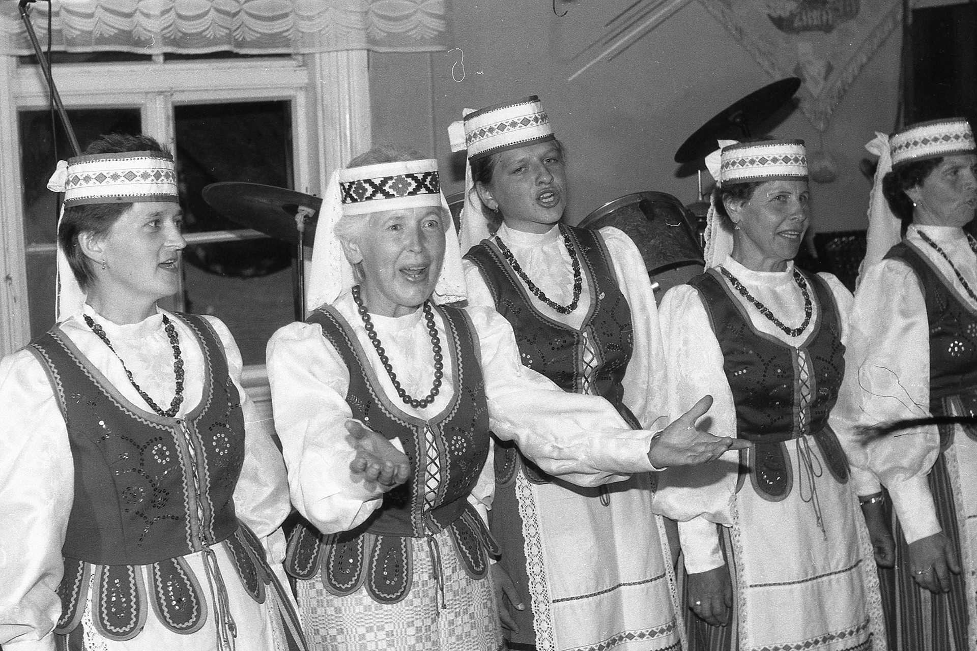 1995  |  Festyn ludowy '95 w Rzepnikach - zespół Reczańka z Koźlik |  z arch. MOAK