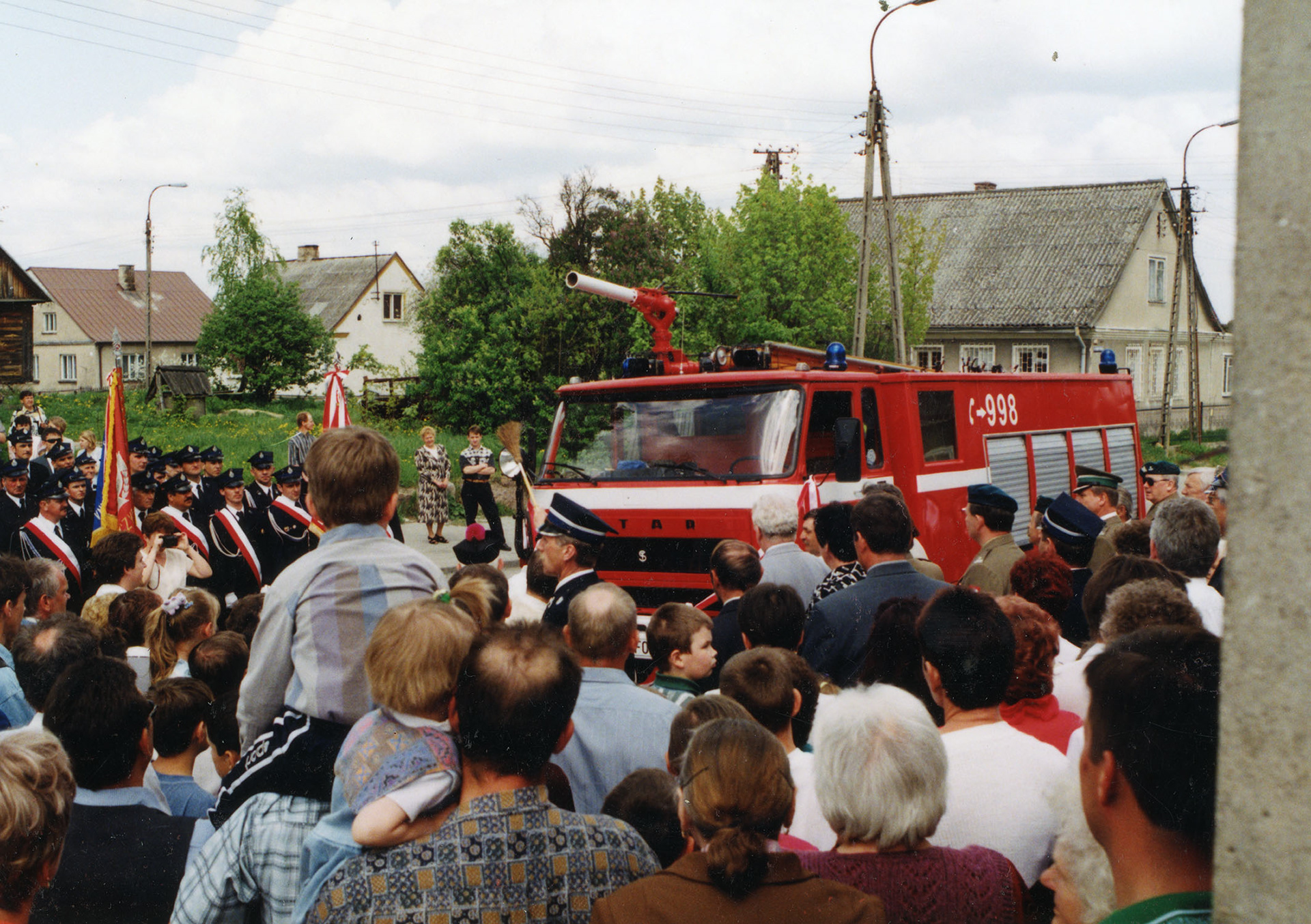 2001.05.06 | Przekazanie i poświęcenie nowego wozu strażackiego | z arch. Agnieszki Dudzińskiej
