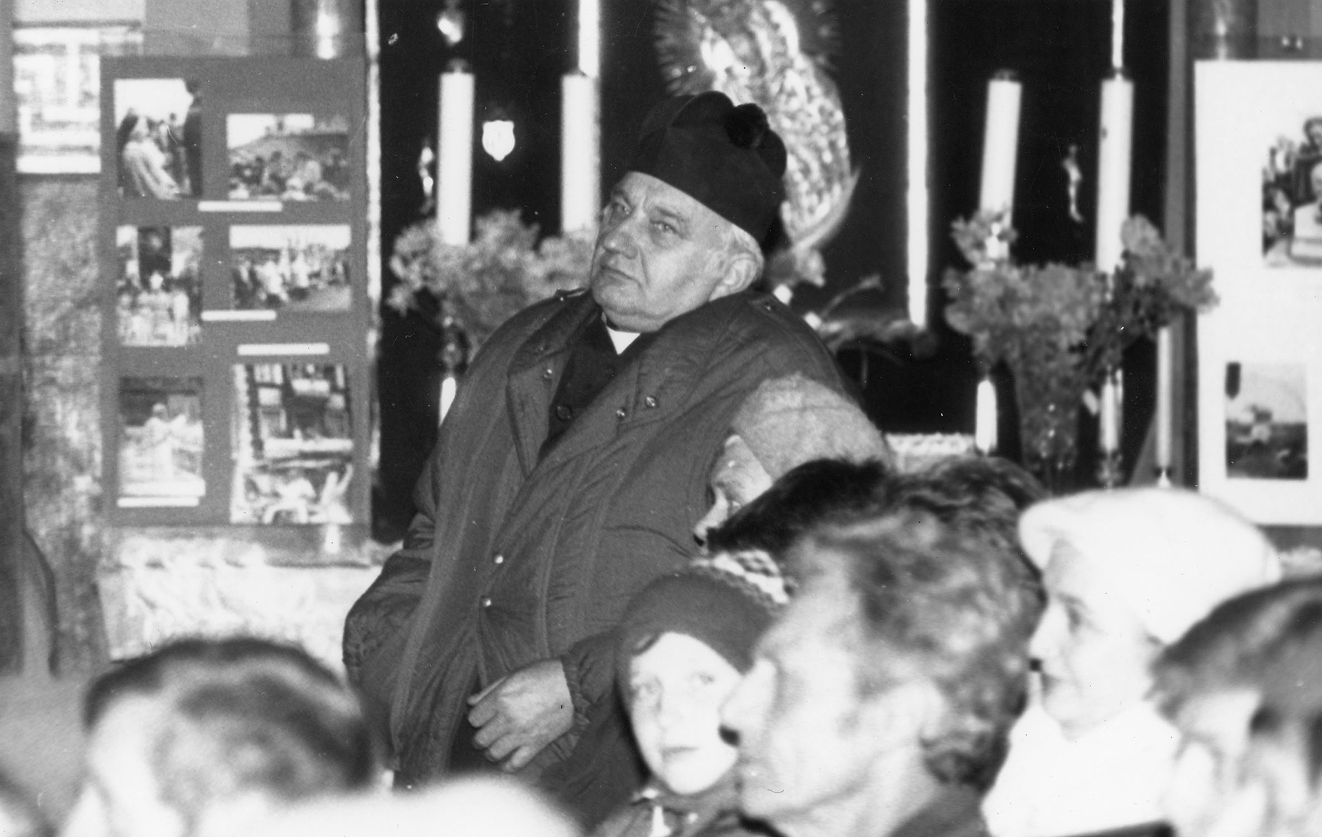 1991.10 | ks. Józef Krysiewicz - proboszcz zabłudowski w latach 1980-2006, Honorowy Obywatel Miasta Zabłudowa - dokonał odnowy kaplic św. Rocha i św. Marii Magdaleny oraz napraw murów ogradzających cmentarze, doprowadził do gruntownego remontu kościoła pw. św. Apostołów Piotra i Pawła w Zabłudowie | z arch. MOAK