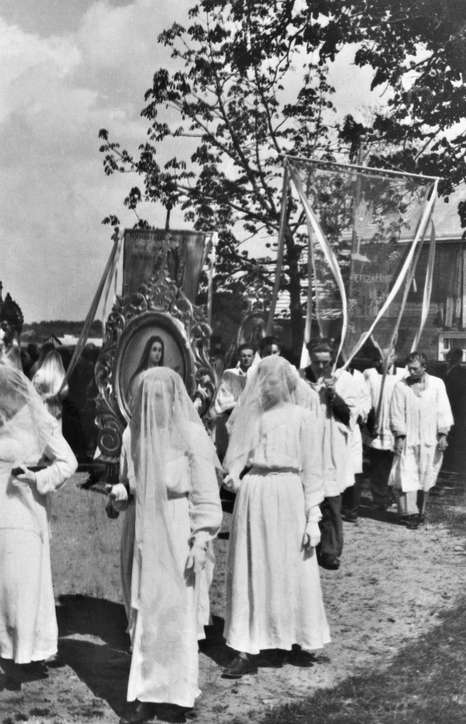 Lata 50. XX wieku | Procesja wokół kościoła | z arch. Macieja Roguckiego