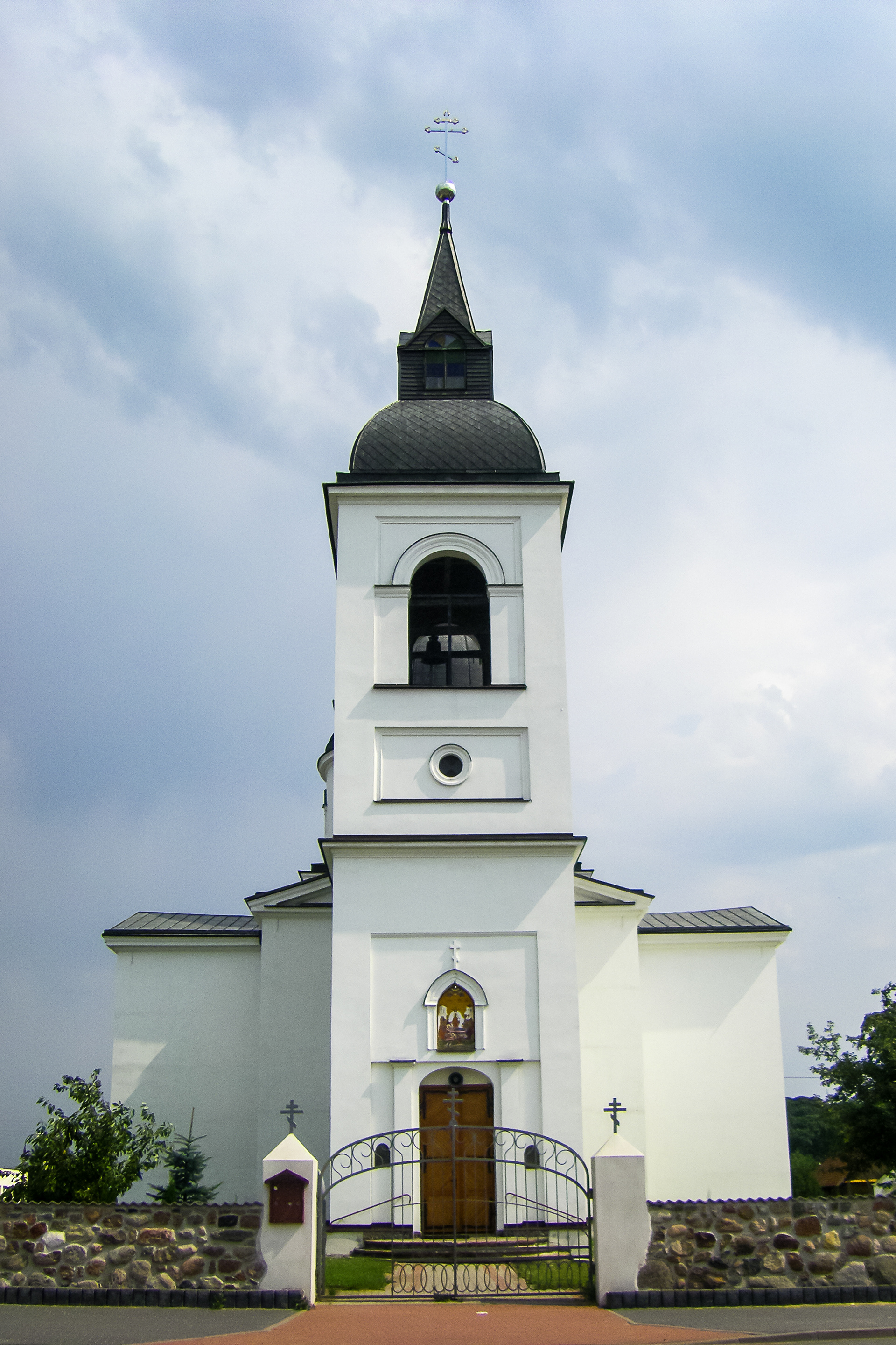 2014.08.05 | Cerkiew pw. Zaśnięcia Najświętszej Marii Panny w Zabłudowie - widok od ul. Bielskiej | fot. Małgorzata Kasperowicz