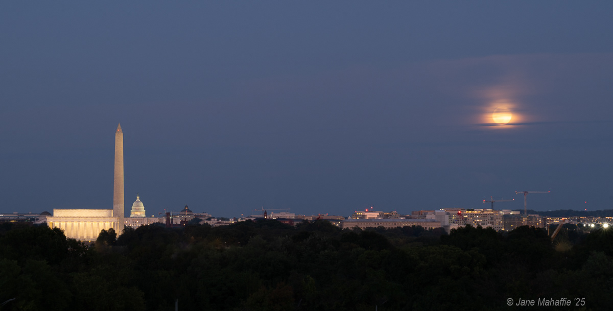 Full Moon over DC 09 25