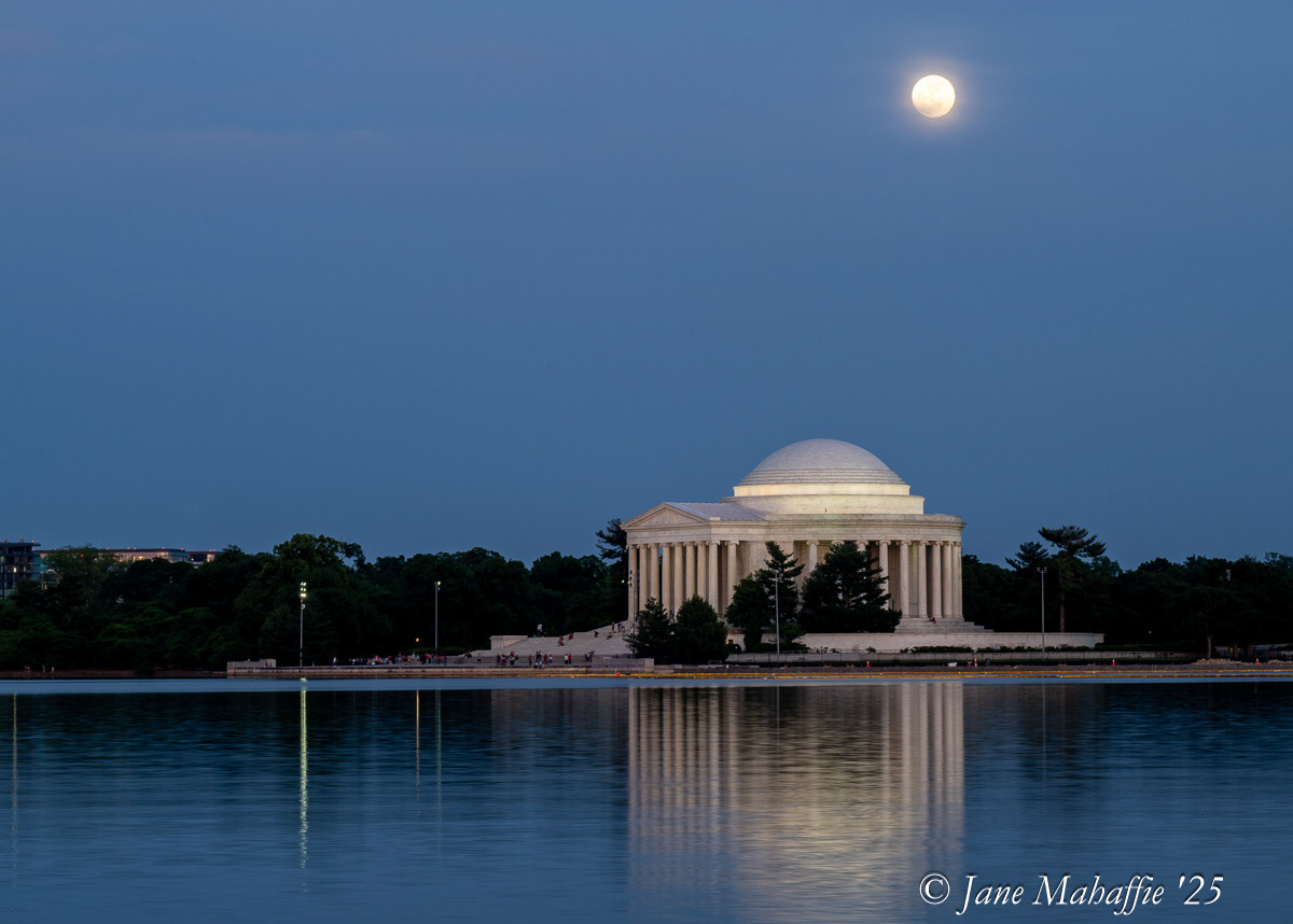 Full Moon @ blue hour, Jefferson Memorial 5/11/2025