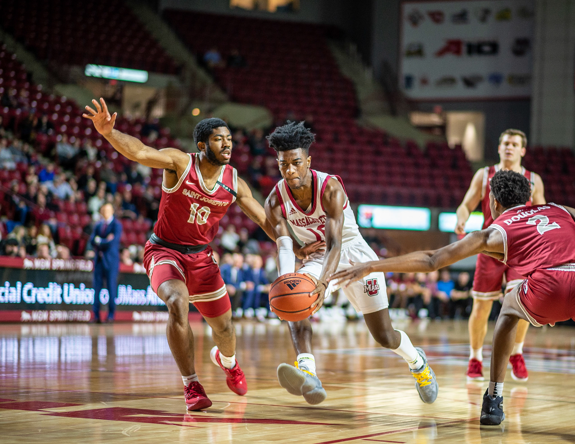 The University of Massachusetts men's basketball team defeated St. Joseph's with a final score of 76-91 on Jan. 29 at the Mullins Center.