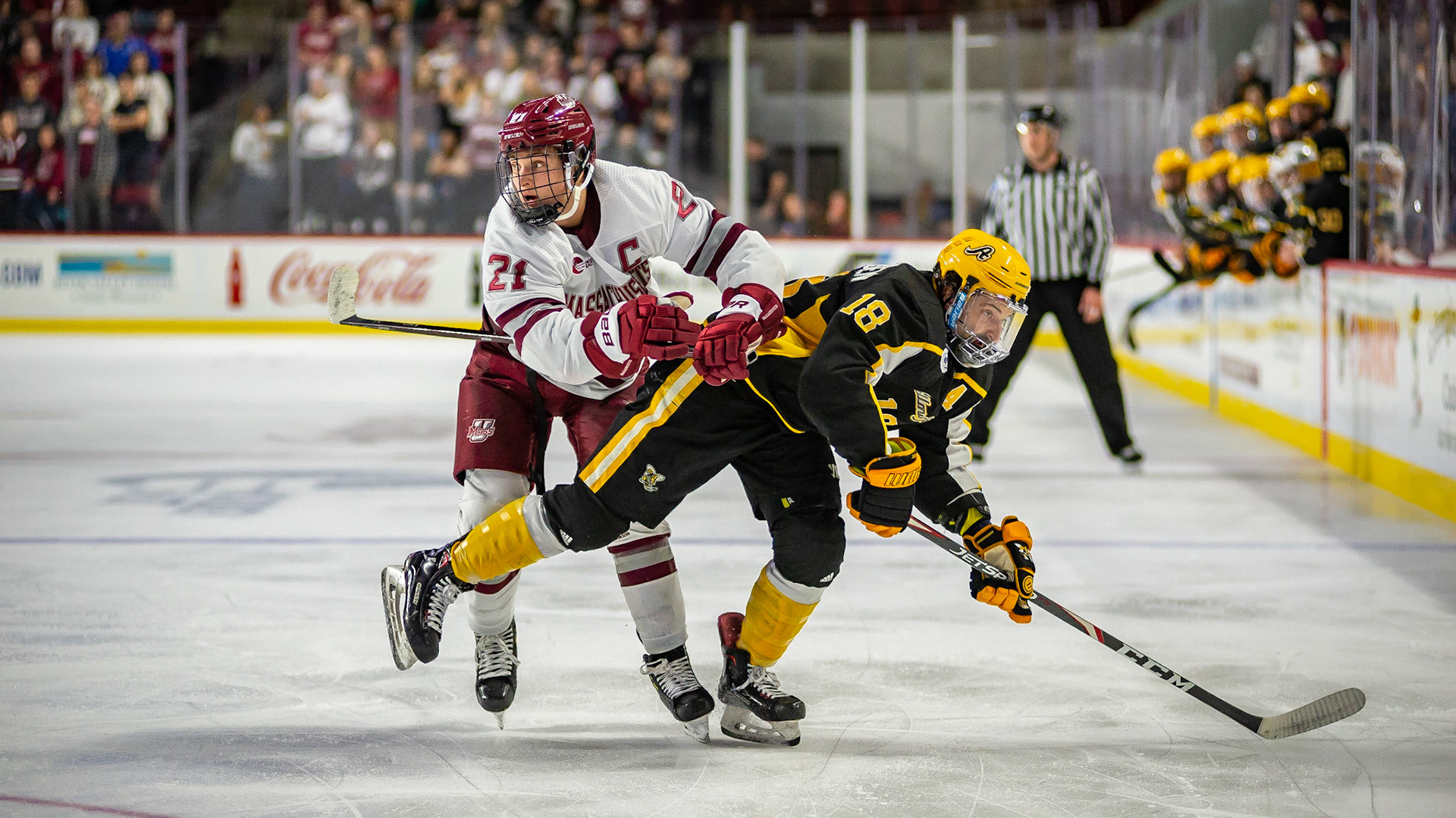The University of Massachusetts men's hockey team defeated American International at the Mullins Center with a final score of 4-1 on Oct. 25.