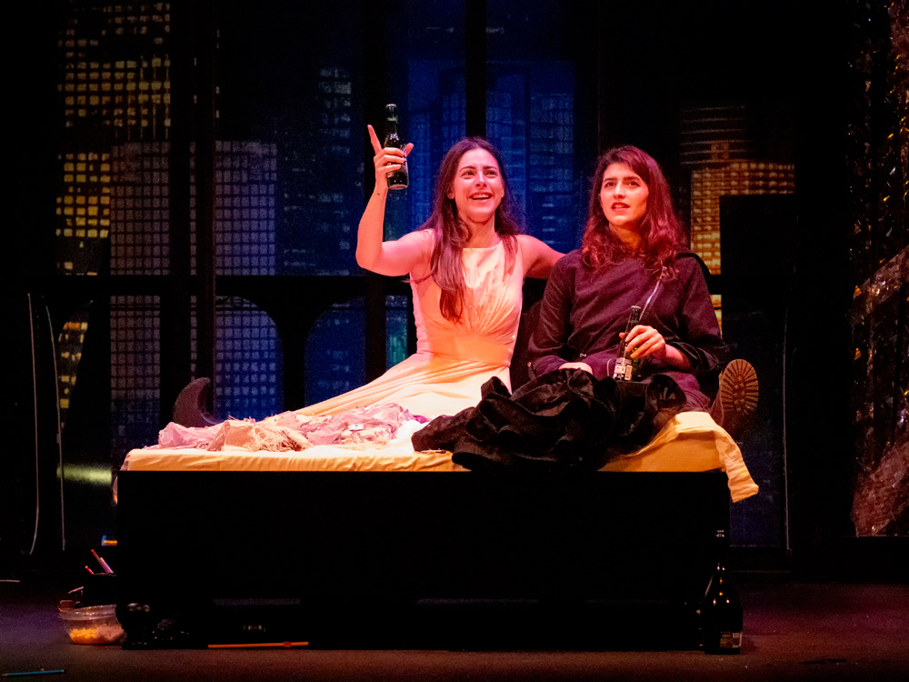 Biteatral - Sabıkalı Kalpler