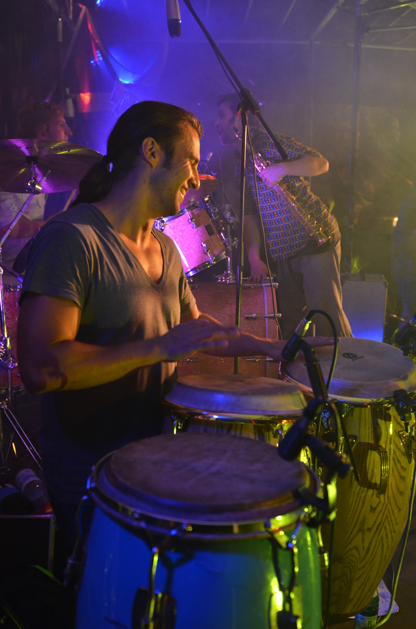 Maik an den Congas