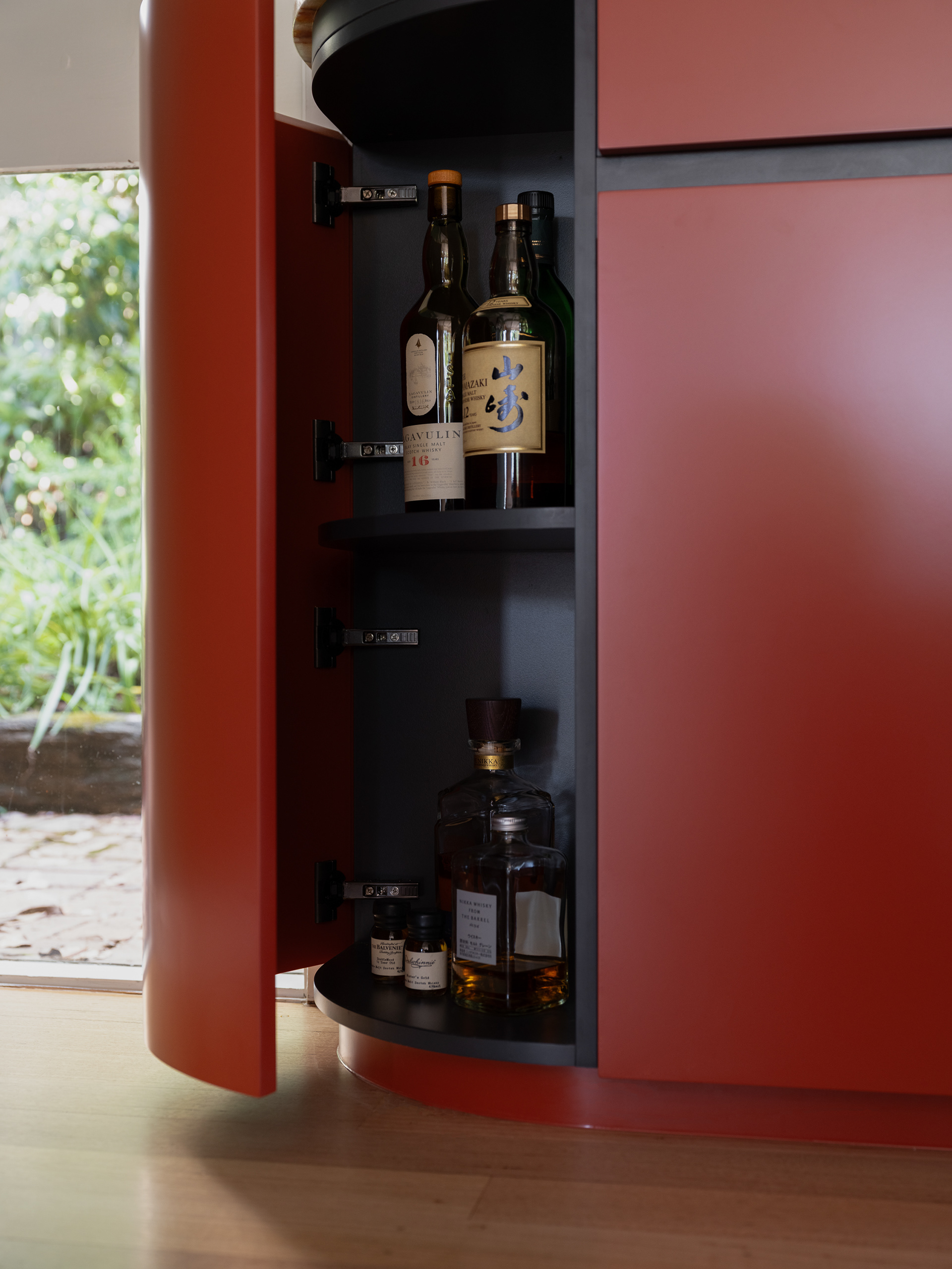 Bar cabinet with curved door