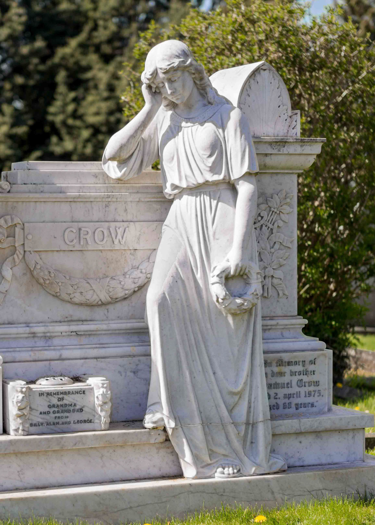 Cemetery Statue - Northallerton North Yorkshire UK 2017