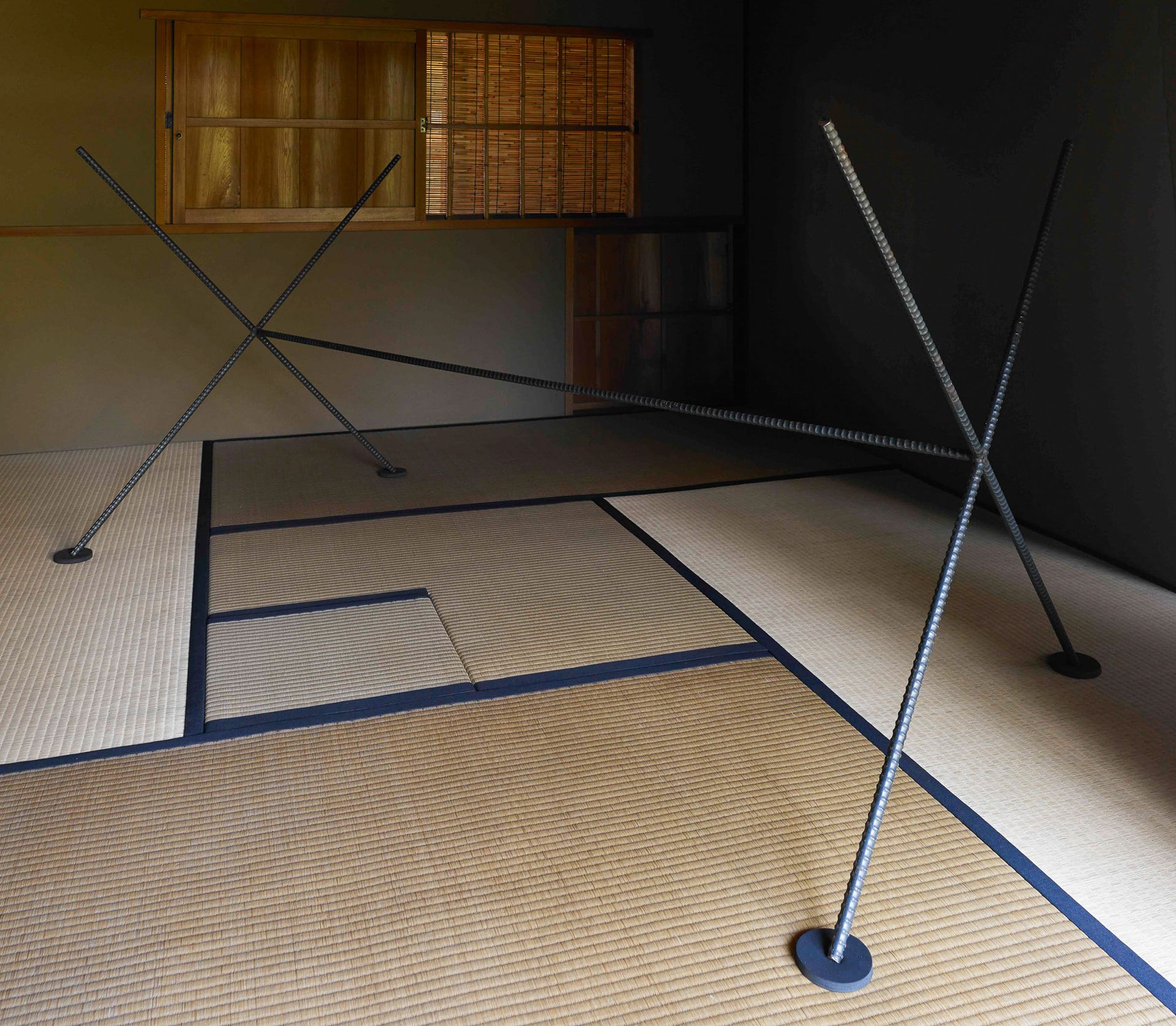 Untitled (Chigi) ,2002, iron, 92x92x183 cm, Photo ©️Tadasu Yamamoto