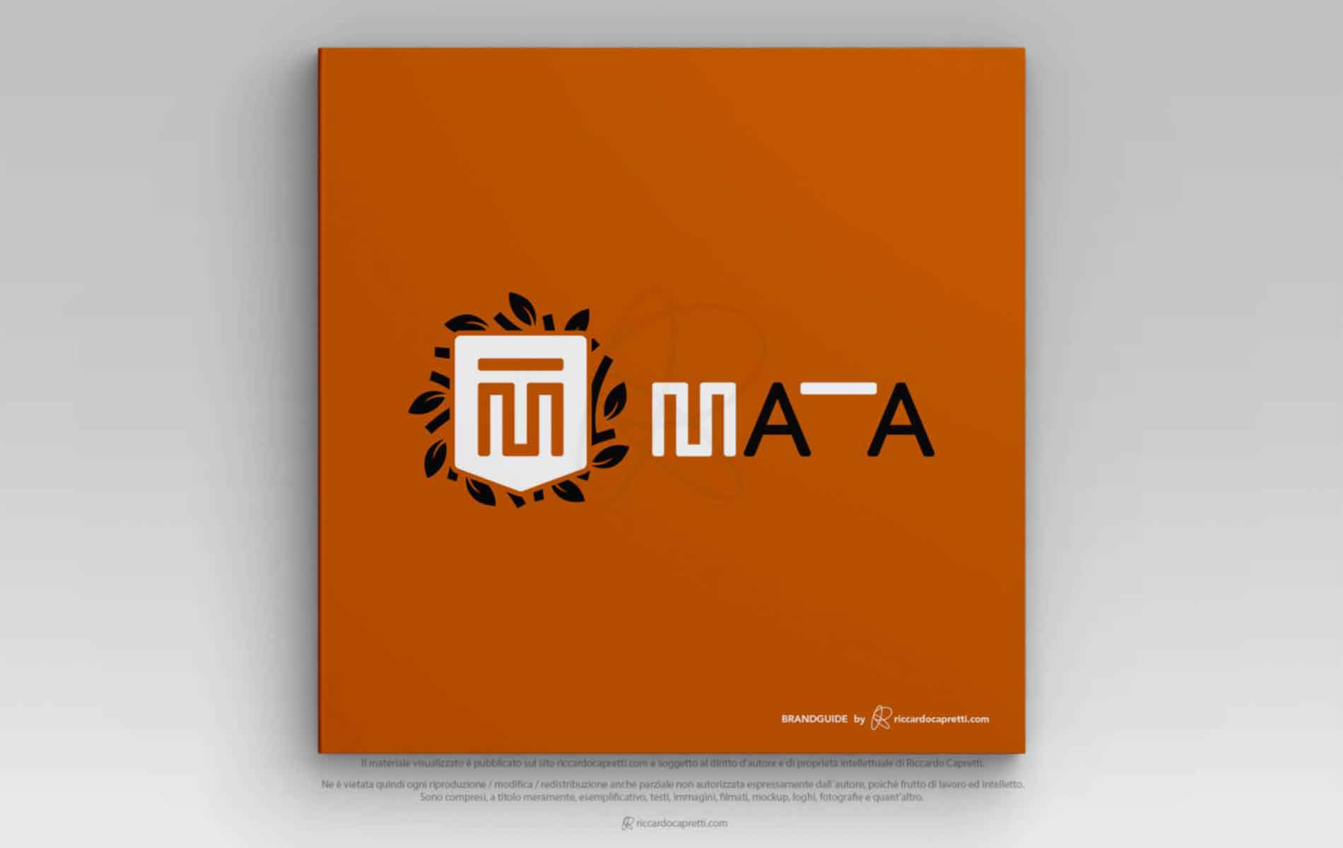 Quadrato arancione con un logo e una Brand Identity di Riccardo Capretti