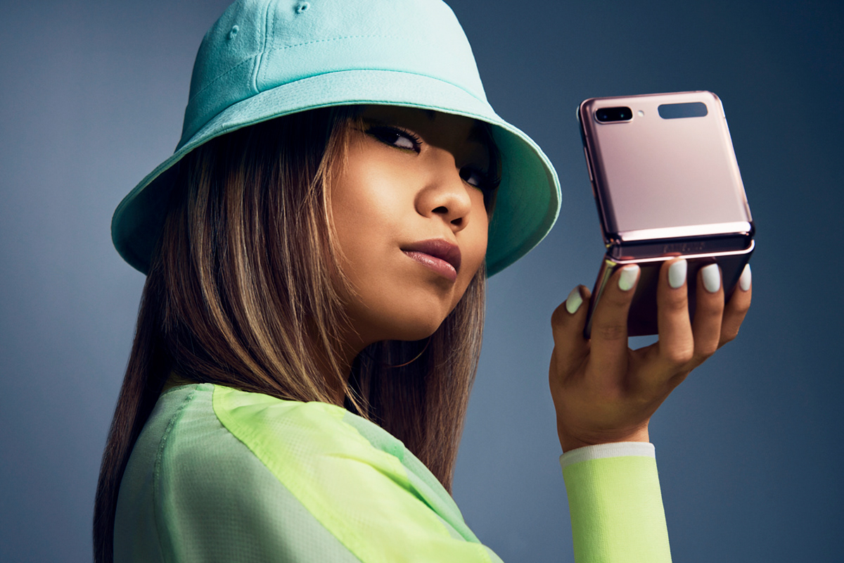 Samsung GALAXY Z FLIP product ad with high-end retouching and clean digital finish by 33Post.