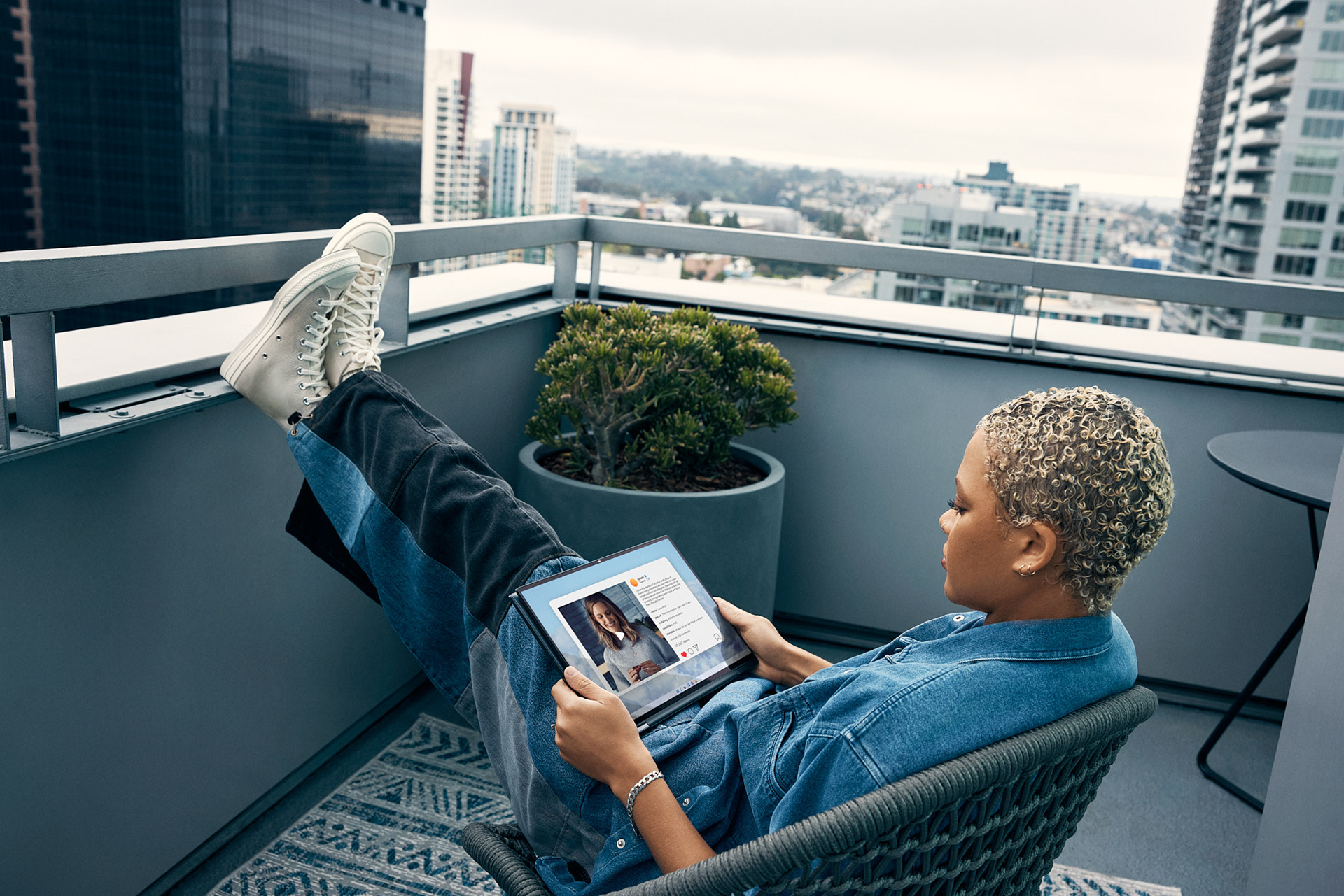 alt="High-end image retouching and color grading for Dell product campaign, showcasing sleek tech design and premium visual presentation"