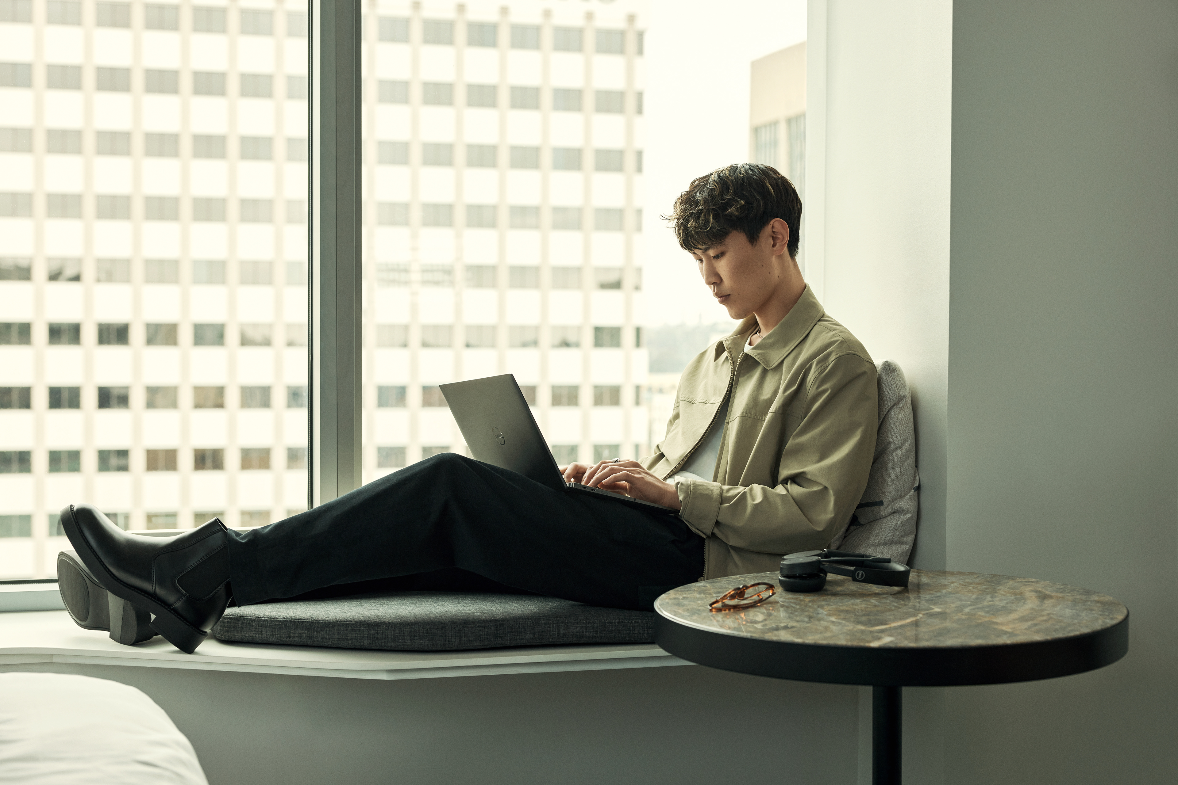 alt="Creative retouching for Dell advertising campaign featuring modern workspace and tech aesthetics for global marketing visuals"
