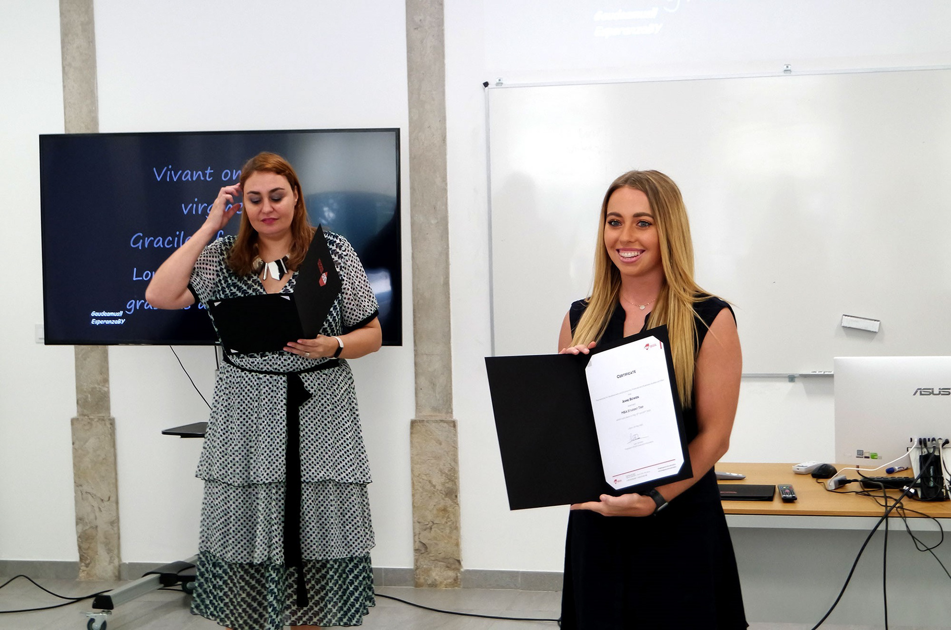 Anne Bowen receives her Certificate of participation from ISEG, University of Lisbon