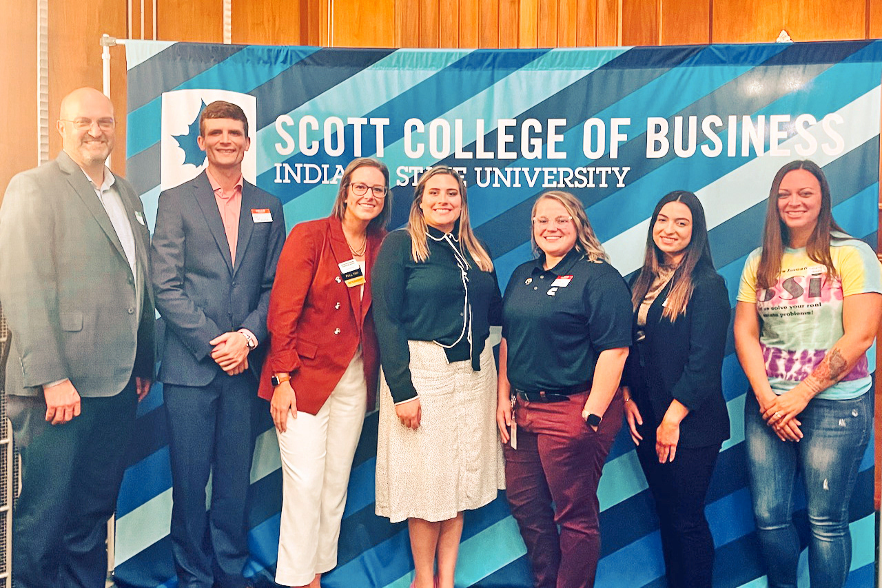 John Krutz (CliftonLarsonAllen), JD Pizzola (State Farm Insurance), Amanda Mast (Enterprise Rent-A-Car), Kelly Daugherty (Marketing Major, Women in Business & Delta Sigma Pi), Kate Herrick (Cummins, Inc.), Ashlynn Lasecki (First Financial Bank), Tiffany Baker (3Si Investments) at the Delta Sigma Pi / Women in Business Round Table event - September 14, 2022