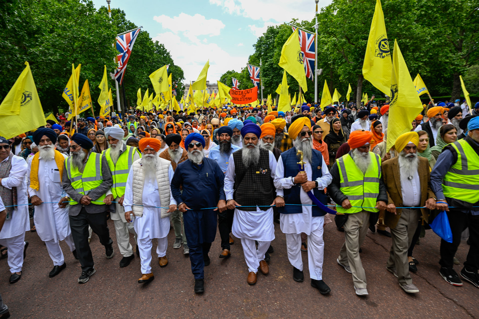 London, UK, 1st June 2025, Sikh protestors begin the march to mark the anniversary march of the Amritsar massacre by the Indian Army 1984, monkeybutlerimages/alamy live news