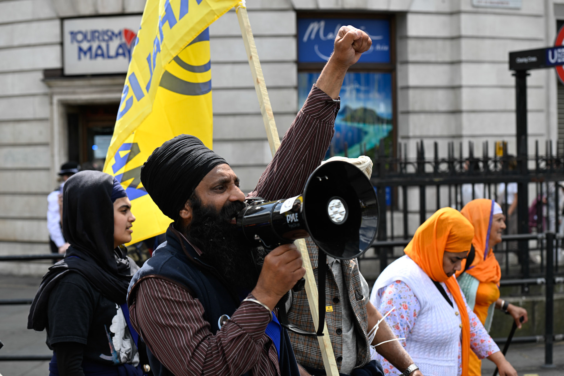 London, UK, 1st June 2025, A Sikh protestor demands that Indian give independence to a sikh home nation called Khalistan, monkeybutlerimages/alamy live news